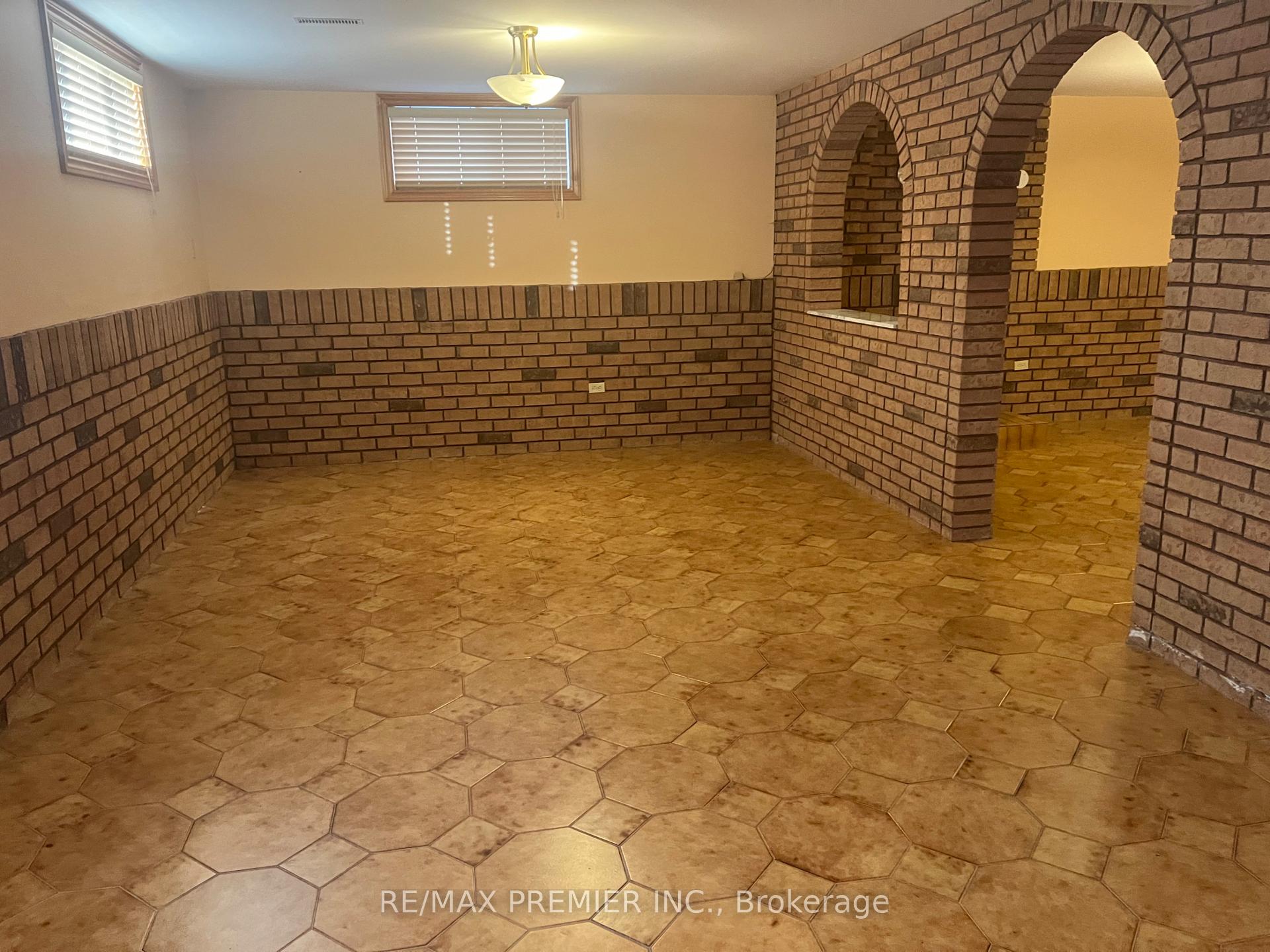 Photo 3 of 116 Jeanne Drive, Vaughan, East Woodbridge — HOMEH
