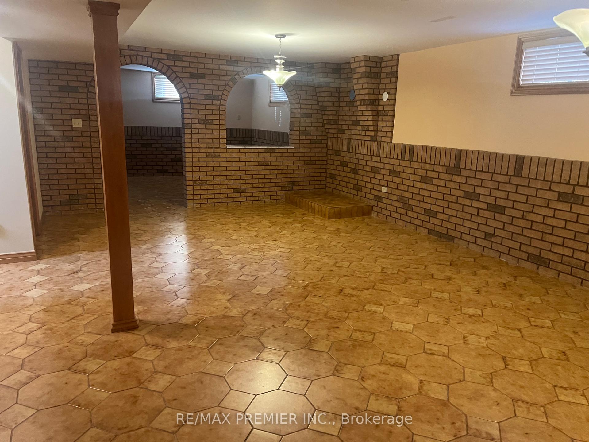 Photo 5 of 116 Jeanne Drive, Vaughan, East Woodbridge — HOMEH