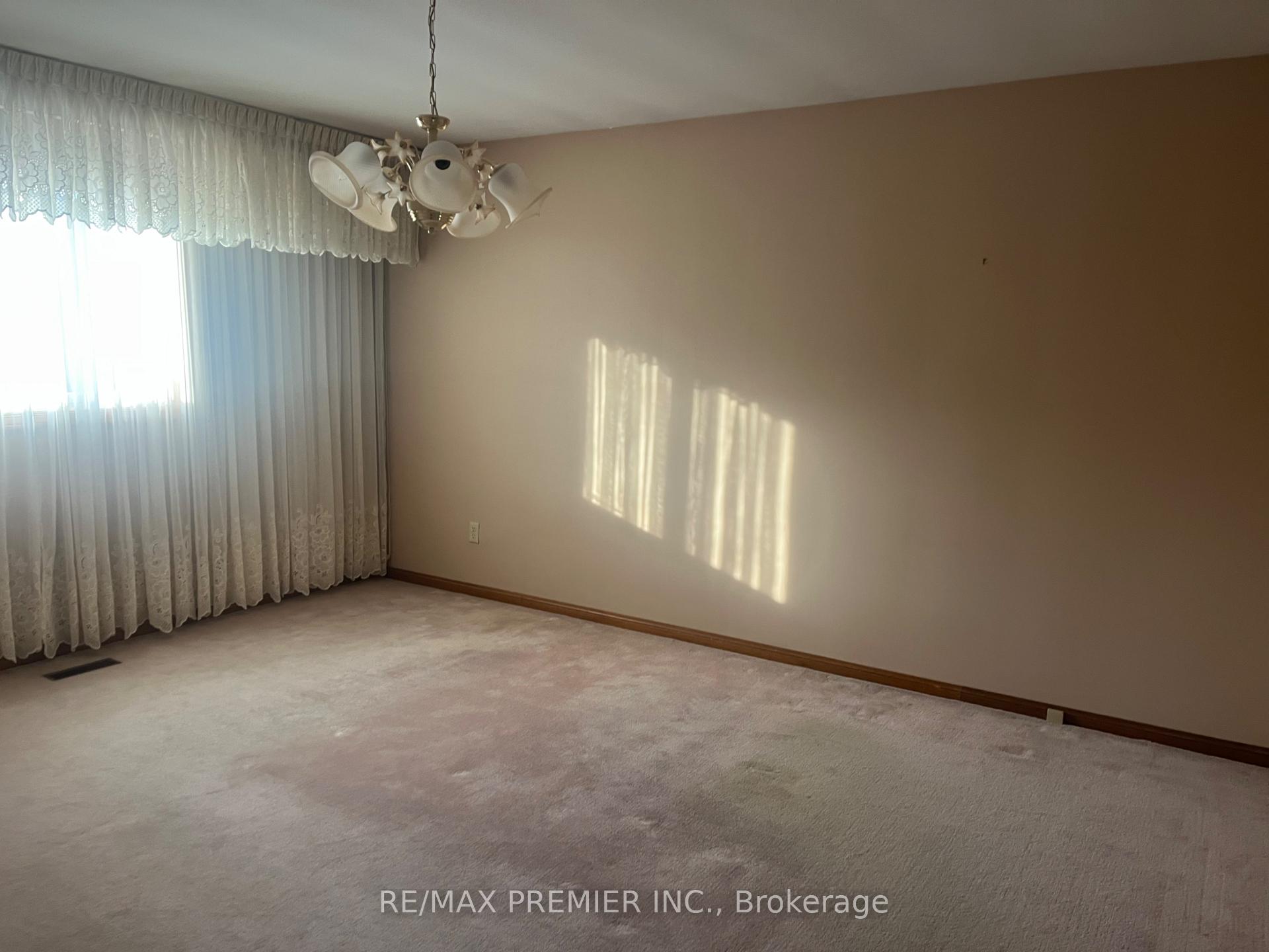 Photo 7 of 116 Jeanne Drive, Vaughan, East Woodbridge — HOMEH