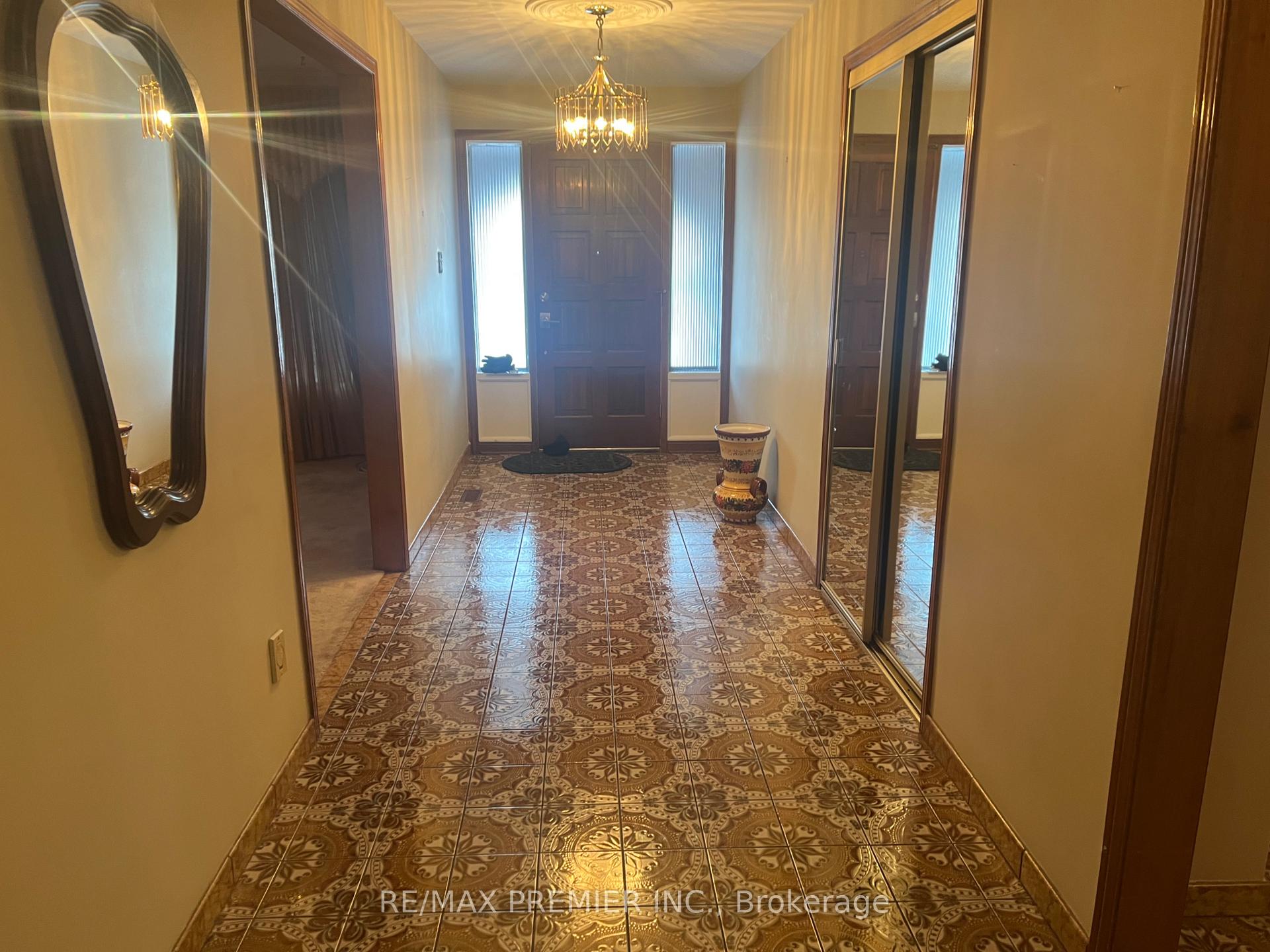 Photo 8 of 116 Jeanne Drive, Vaughan, East Woodbridge — HOMEH