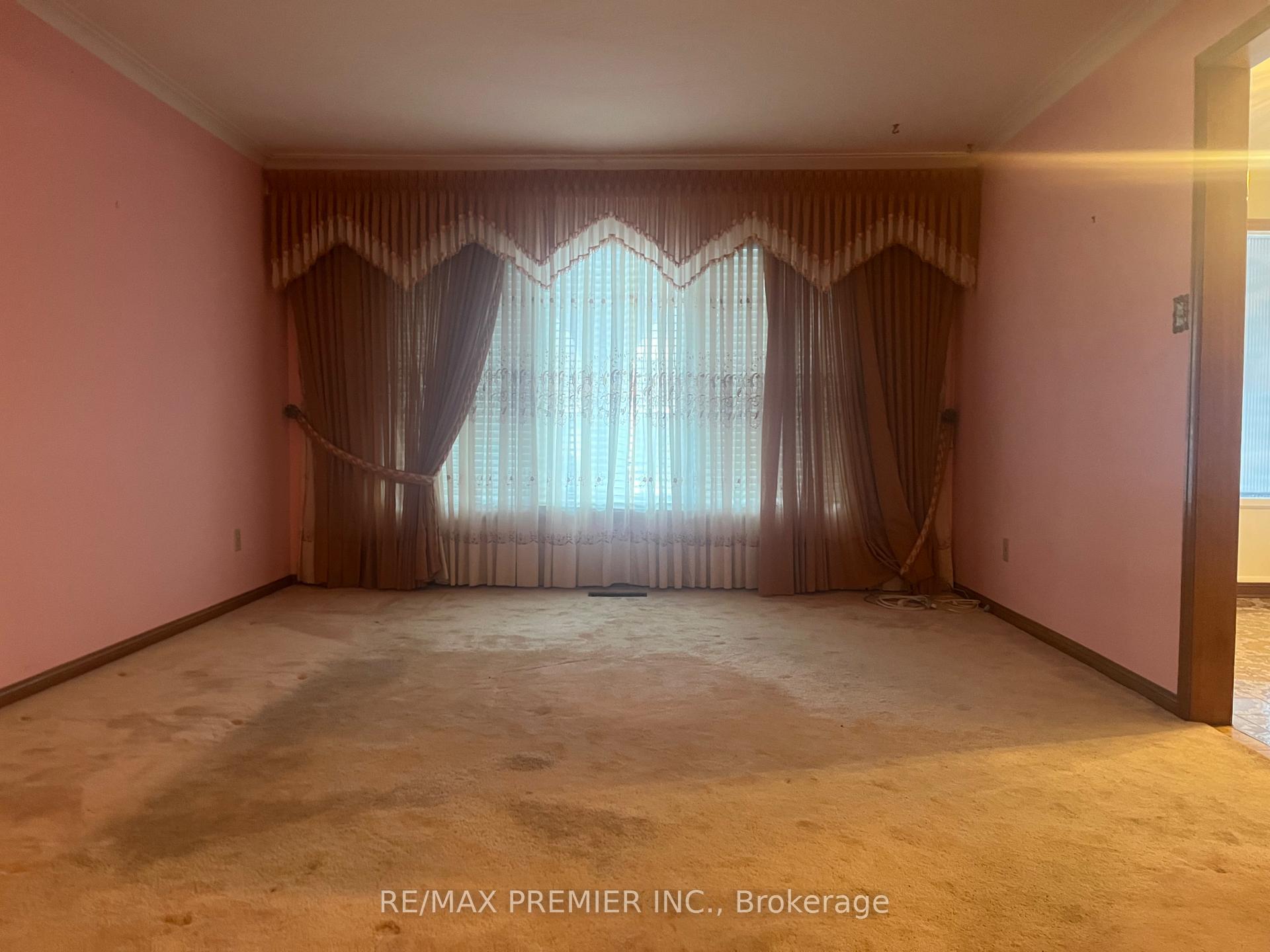 Photo 10 of 116 Jeanne Drive, Vaughan, East Woodbridge — HOMEH