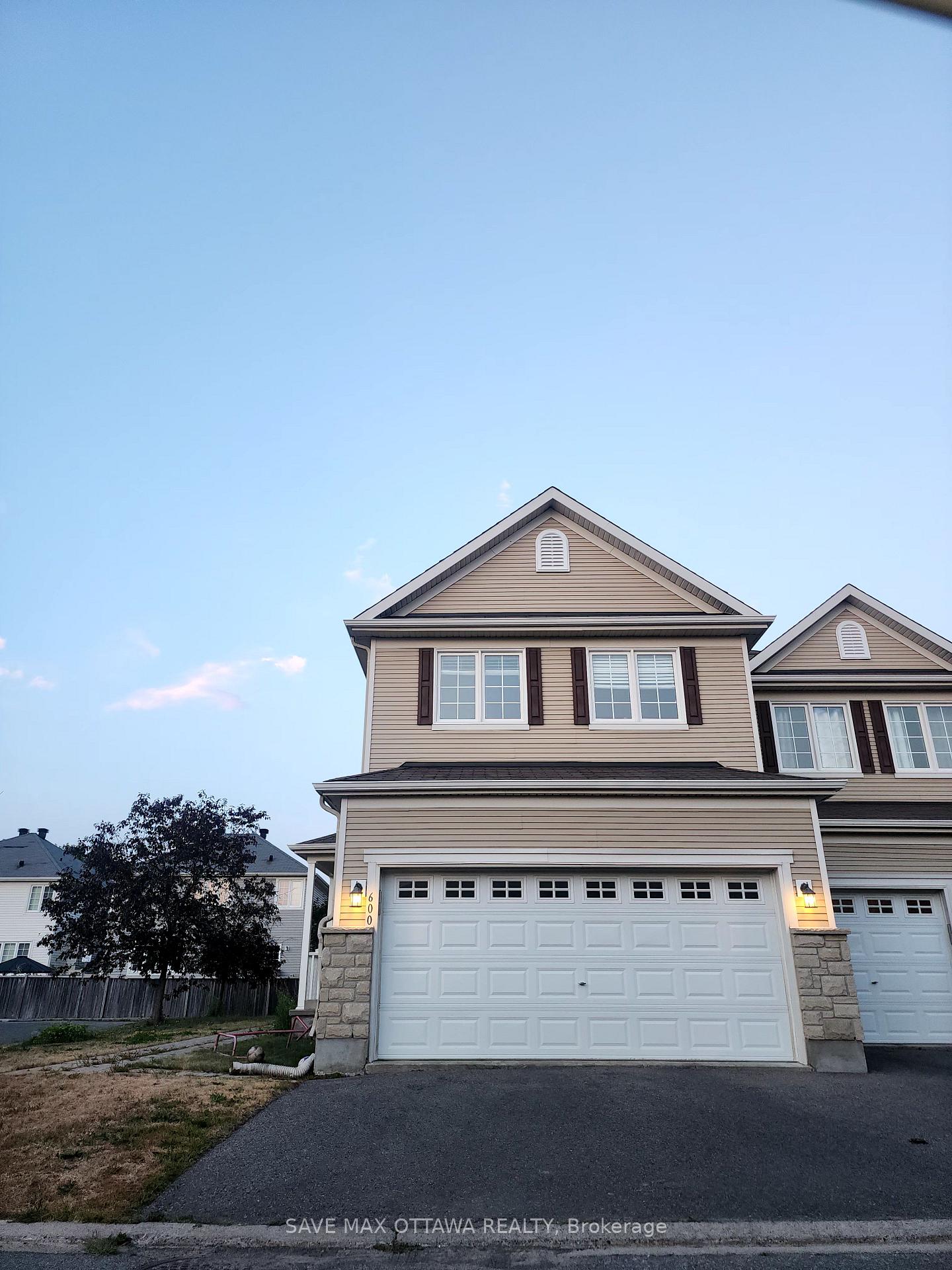 Photo 2 of 600 Pamplona Private, Ottawa, Barrhaven - Stonebridge — HOMEH