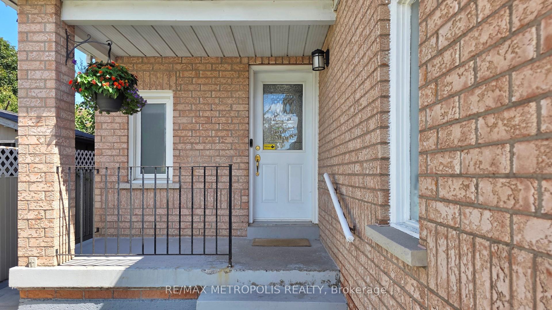 Photo 7 of 63 Whitefaulds Road, Vaughan, Maple — HOMEH