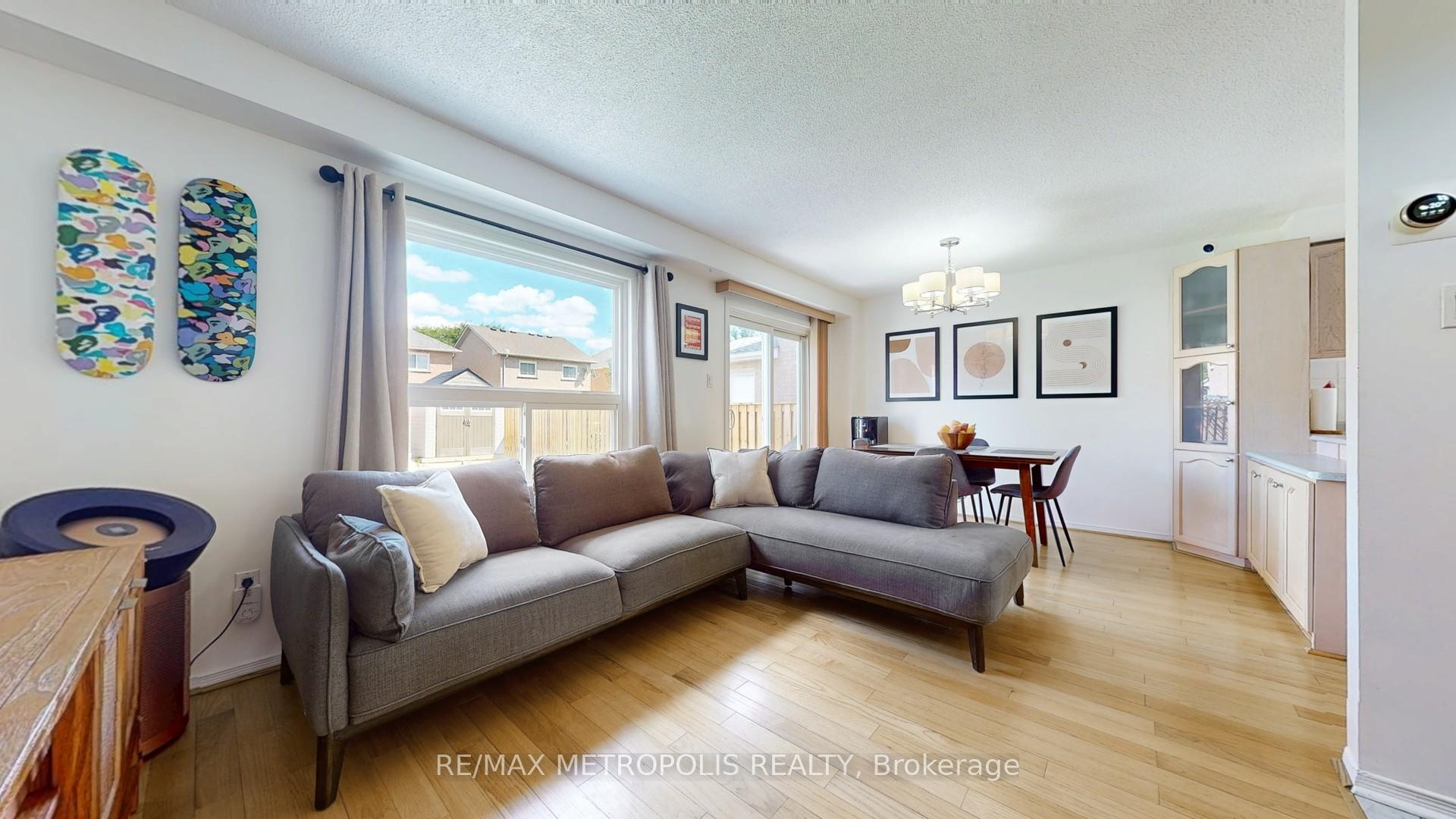 Photo 9 of 63 Whitefaulds Road, Vaughan, Maple — HOMEH