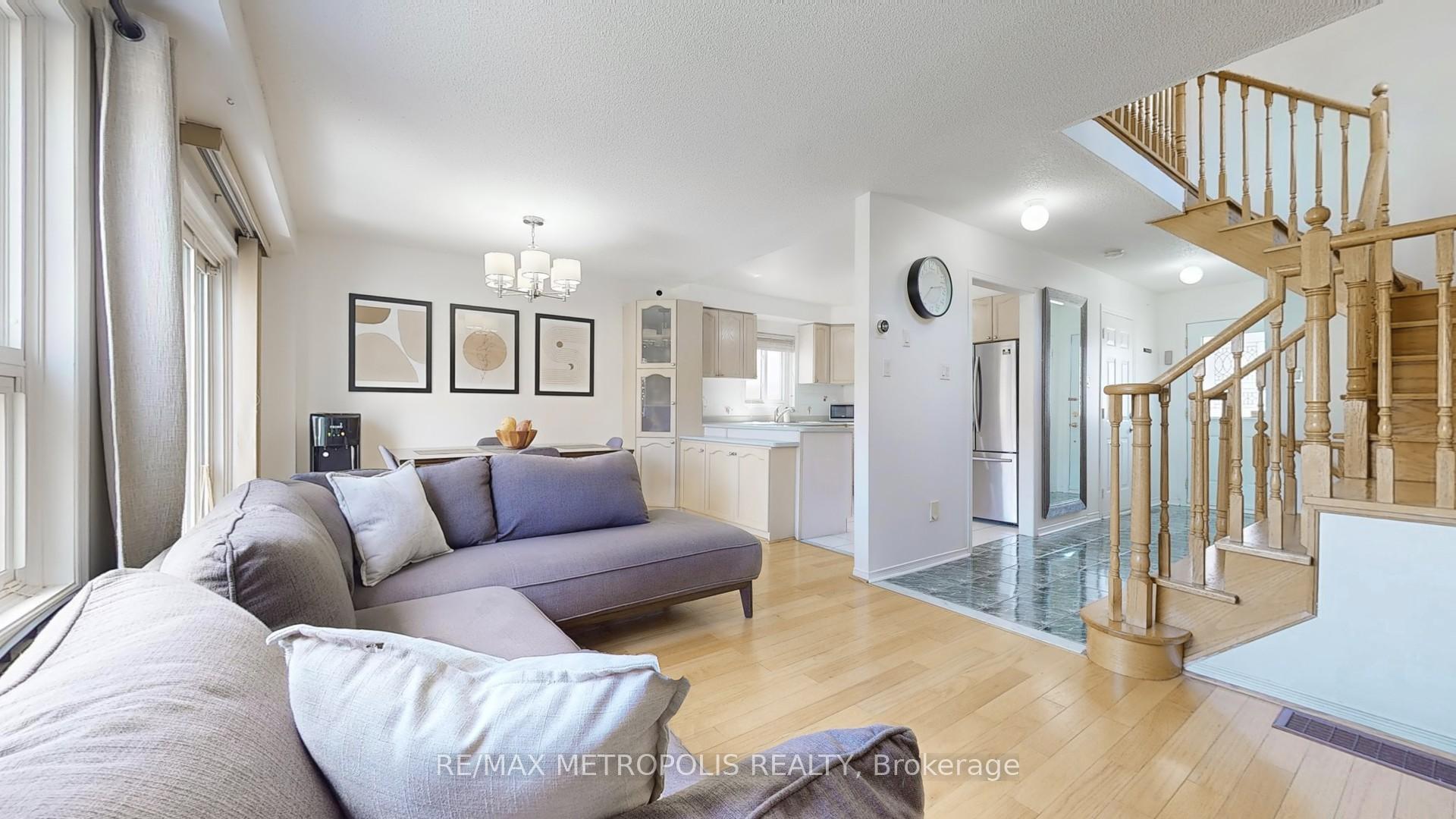 Photo 11 of 63 Whitefaulds Road, Vaughan, Maple — HOMEH