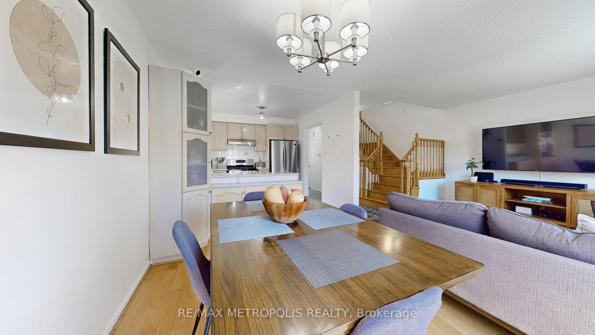 Photo 14 of 63 Whitefaulds Road, Vaughan, Maple — HOMEH