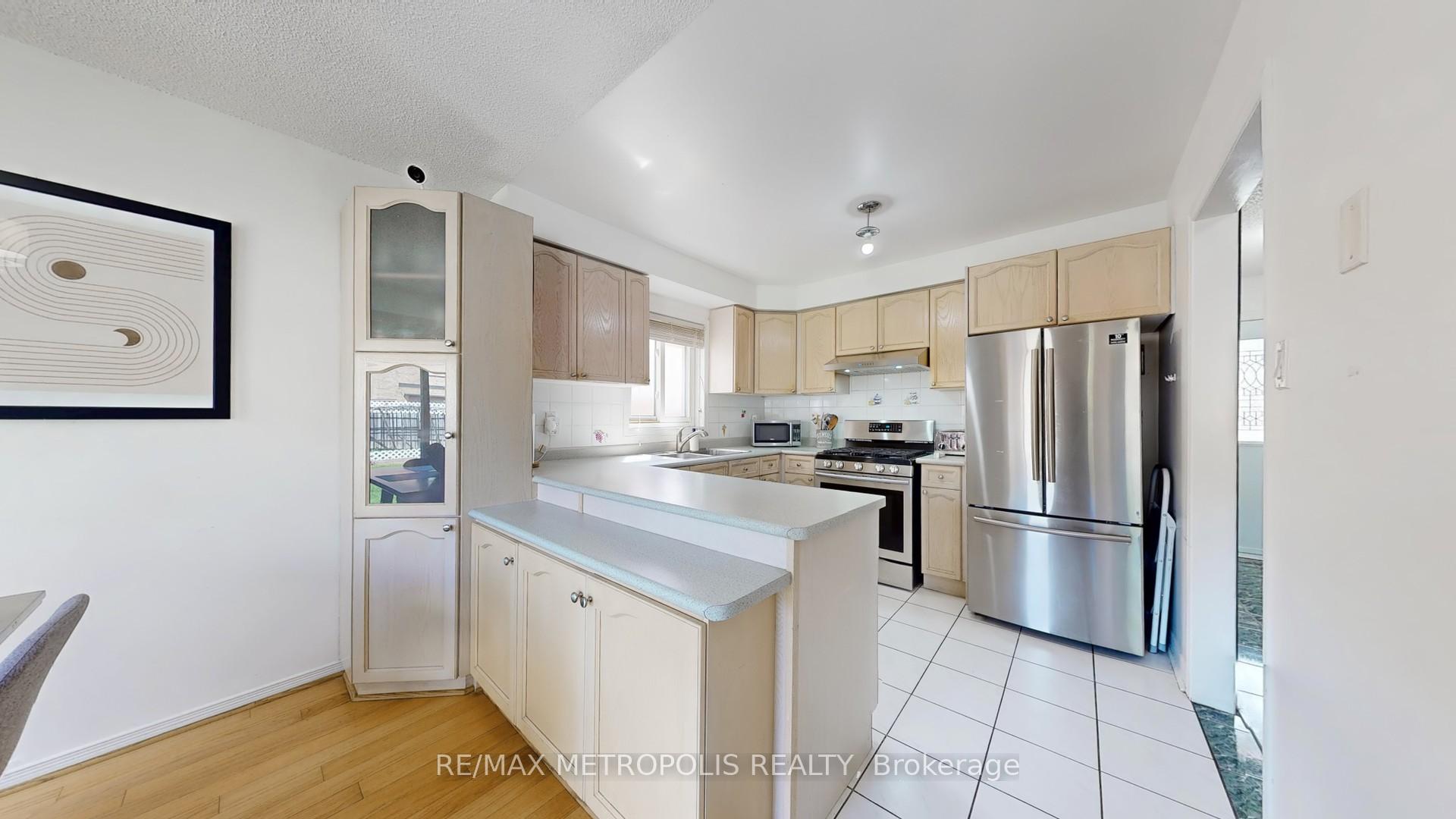 Photo 16 of 63 Whitefaulds Road, Vaughan, Maple — HOMEH