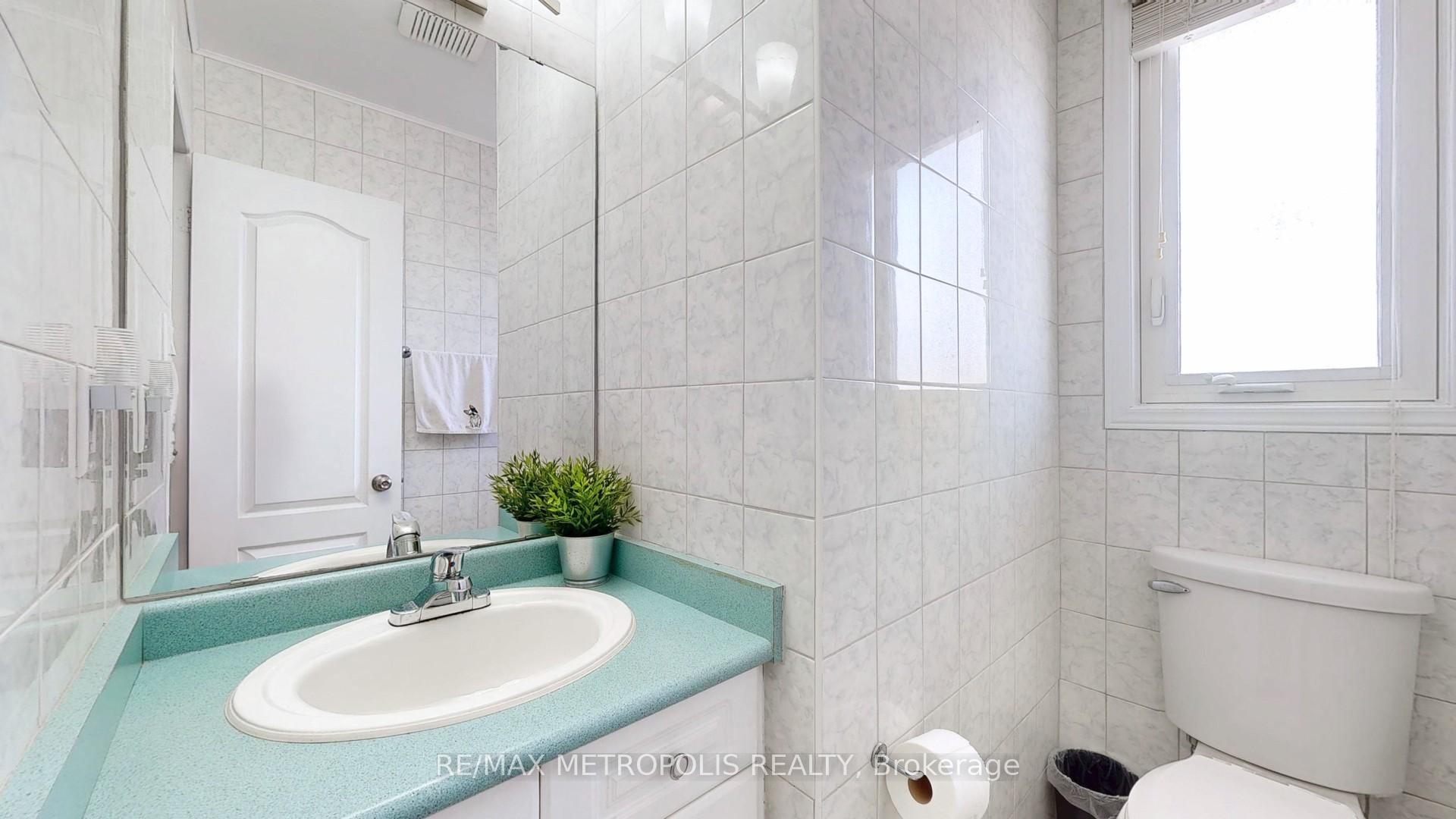 Photo 21 of 63 Whitefaulds Road, Vaughan, Maple — HOMEH