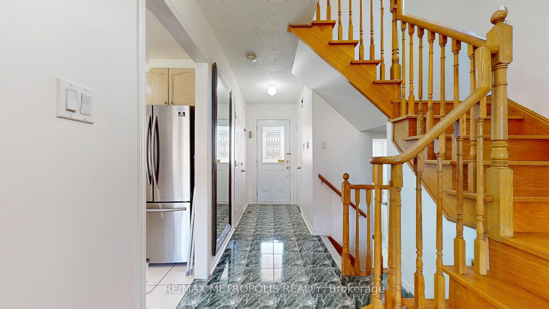 Photo 23 of 63 Whitefaulds Road, Vaughan, Maple — HOMEH
