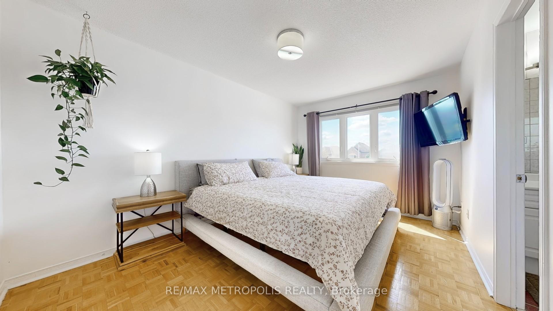 Photo 24 of 63 Whitefaulds Road, Vaughan, Maple — HOMEH