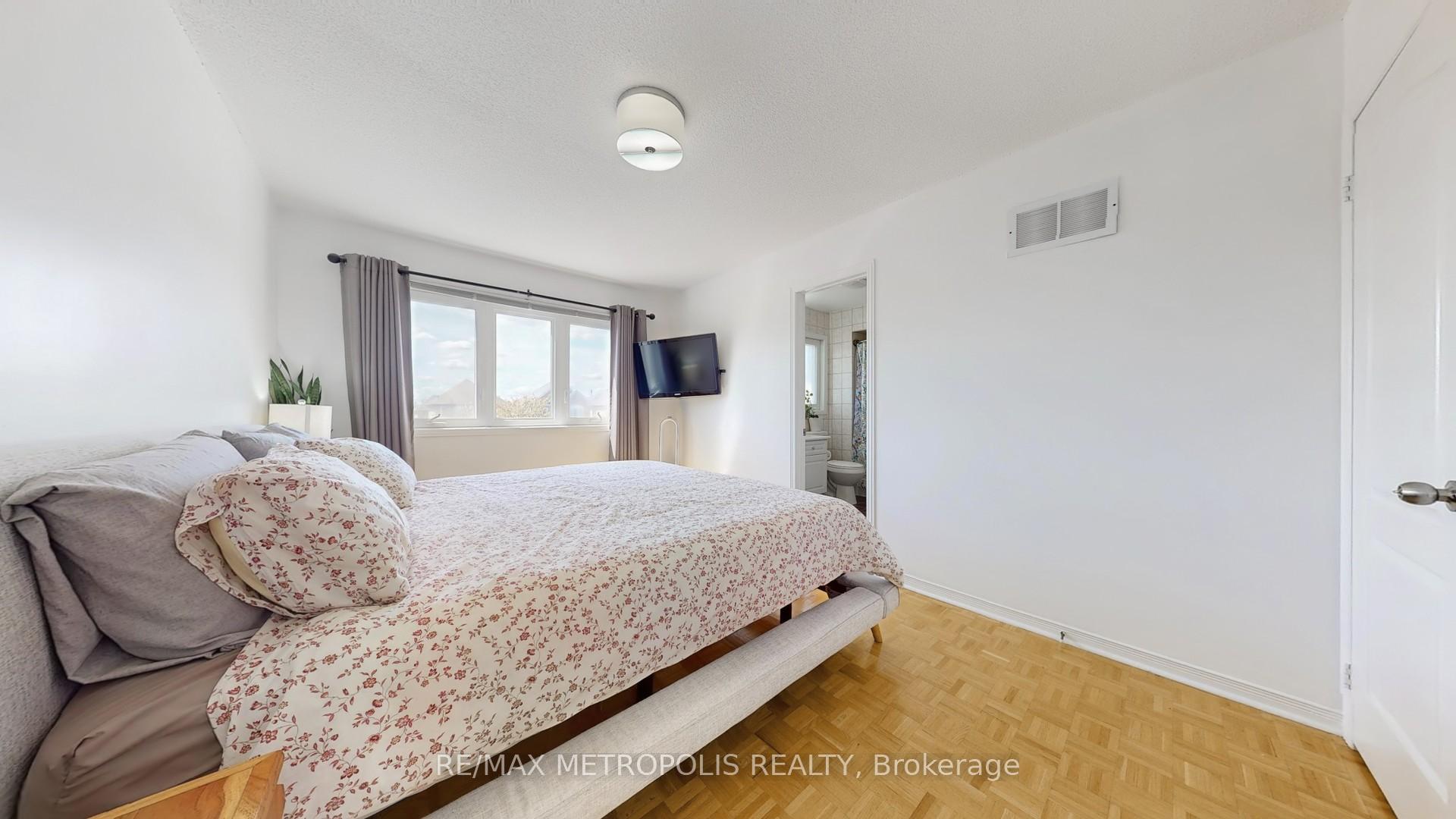 Photo 25 of 63 Whitefaulds Road, Vaughan, Maple — HOMEH