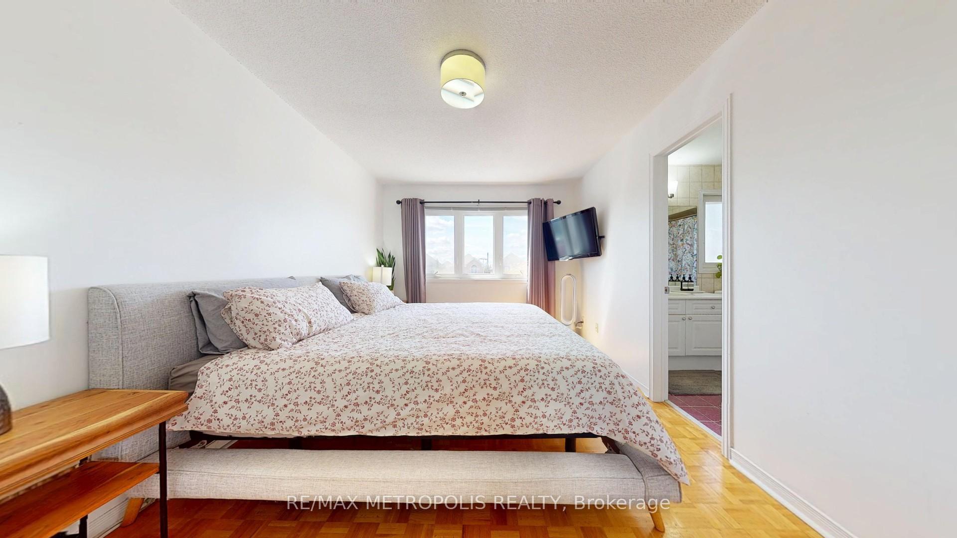 Photo 26 of 63 Whitefaulds Road, Vaughan, Maple — HOMEH