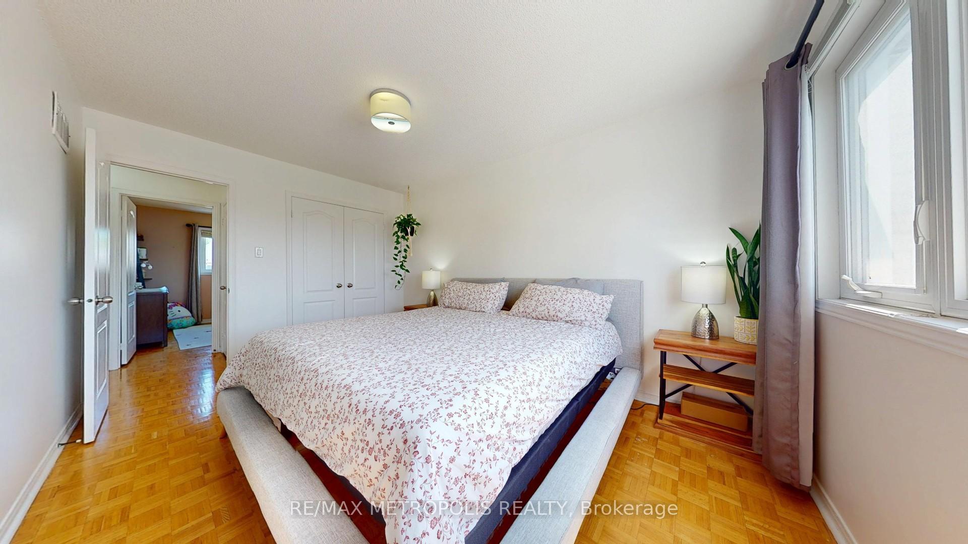 Photo 27 of 63 Whitefaulds Road, Vaughan, Maple — HOMEH