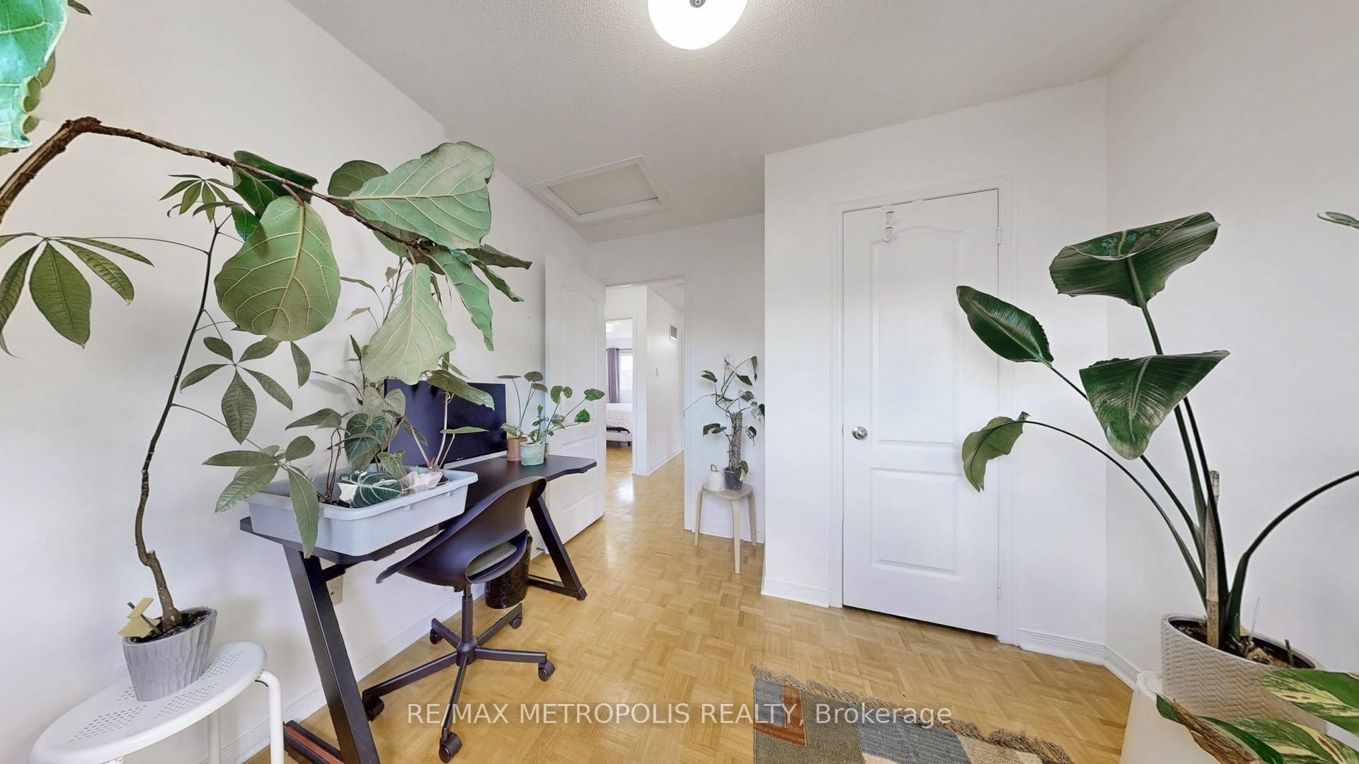 Photo 33 of 63 Whitefaulds Road, Vaughan, Maple — HOMEH