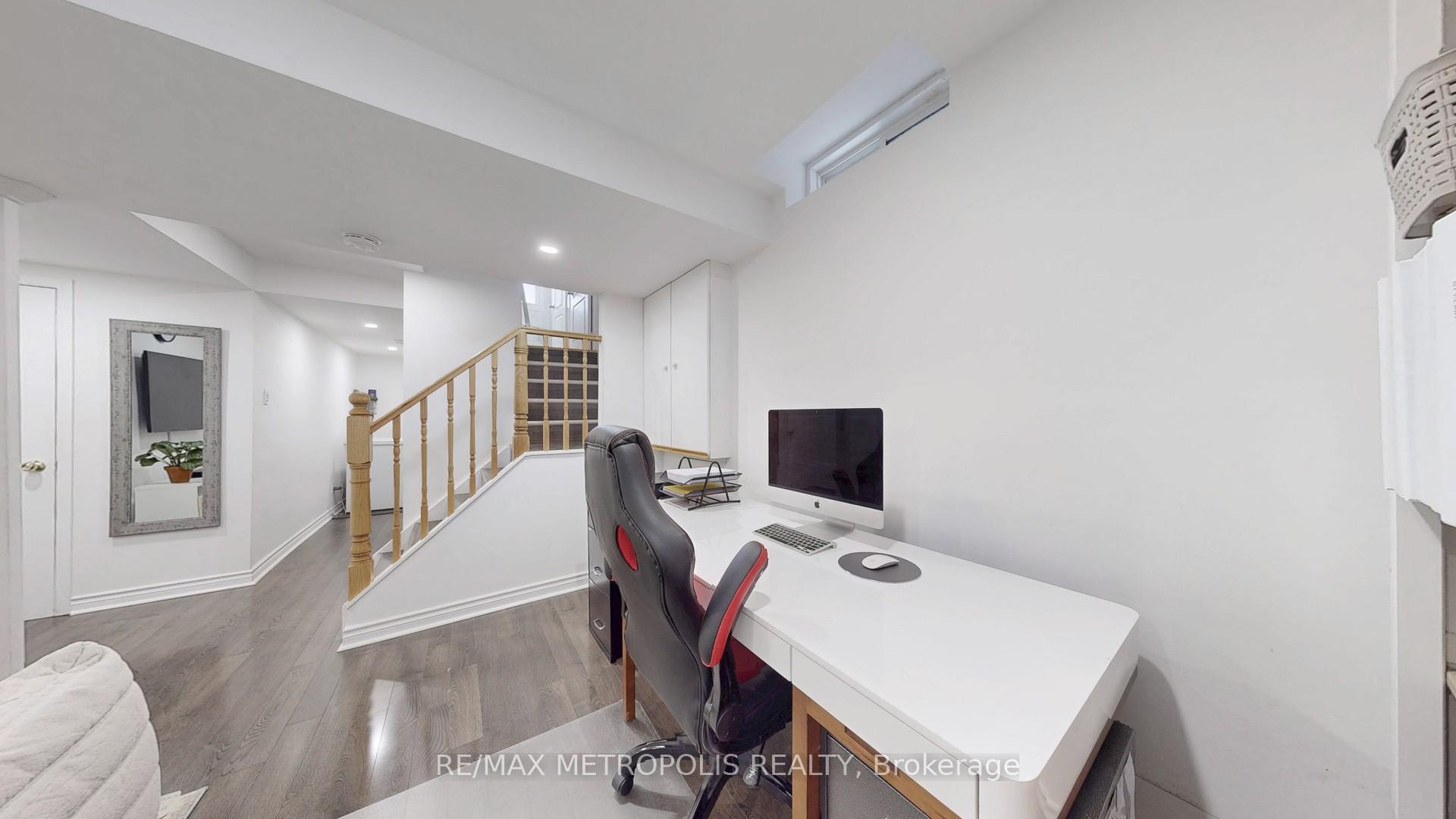 Photo 38 of 63 Whitefaulds Road, Vaughan, Maple — HOMEH