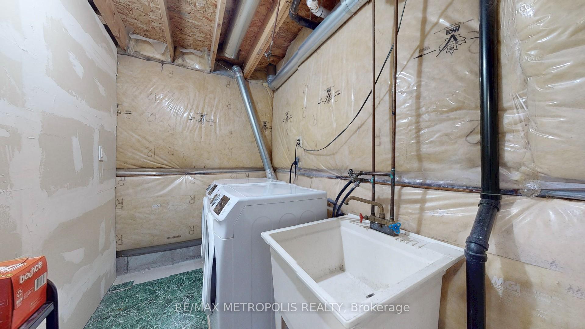 Photo 40 of 63 Whitefaulds Road, Vaughan, Maple — HOMEH