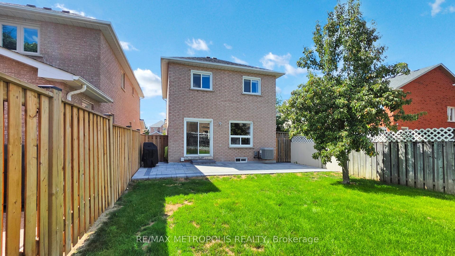 Photo 43 of 63 Whitefaulds Road, Vaughan, Maple — HOMEH