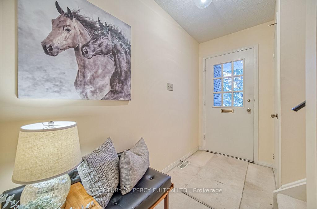 Photo 2 of 626 Creekview Circle, Pickering, West Shore — HOMEH