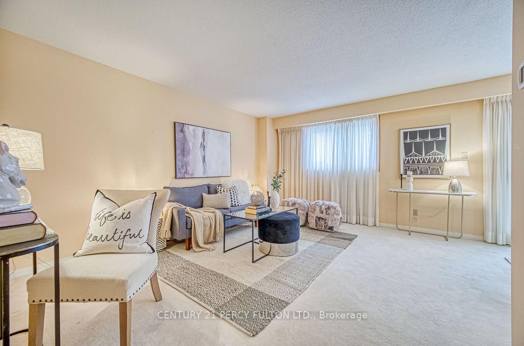 Photo 5 of 626 Creekview Circle, Pickering, West Shore — HOMEH