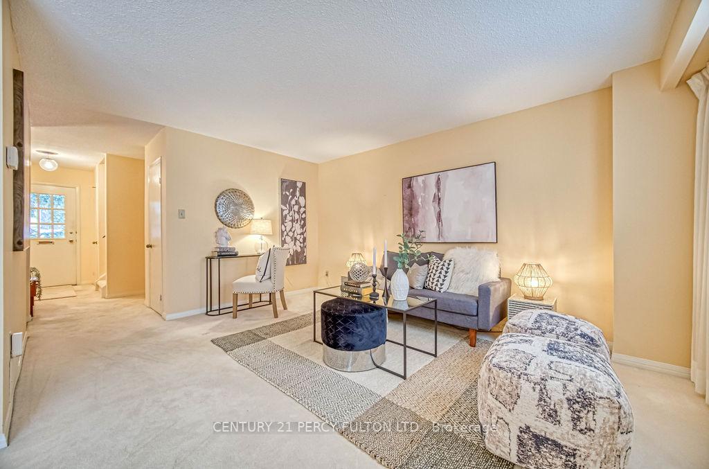 Photo 8 of 626 Creekview Circle, Pickering, West Shore — HOMEH