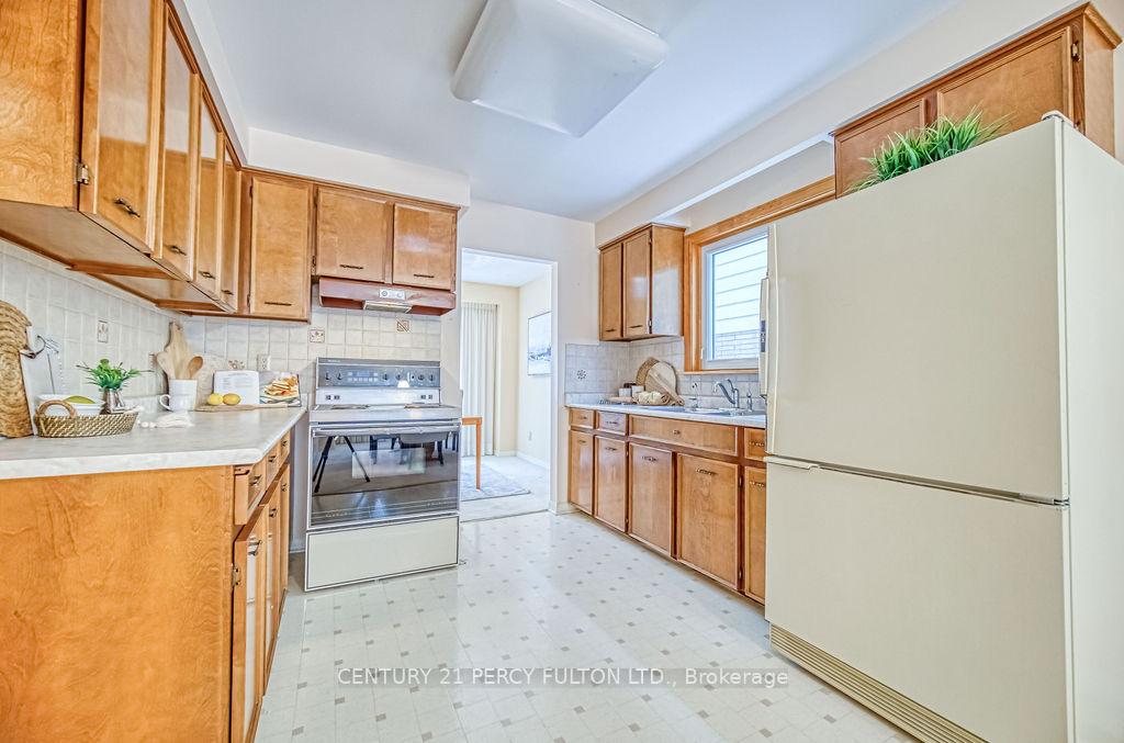 Photo 13 of 626 Creekview Circle, Pickering, West Shore — HOMEH