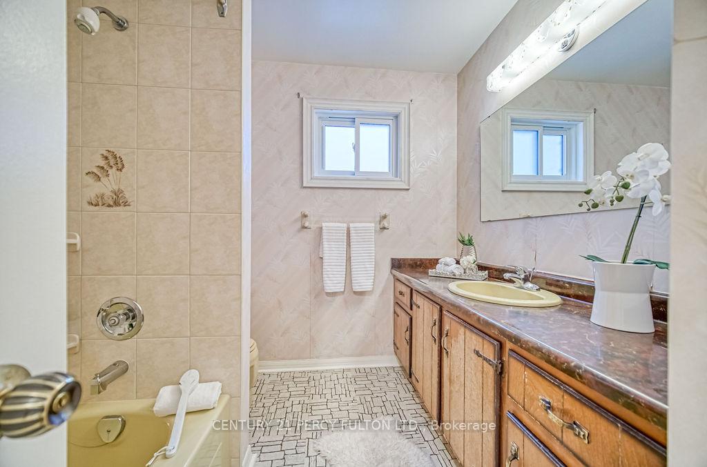 Photo 32 of 626 Creekview Circle, Pickering, West Shore — HOMEH