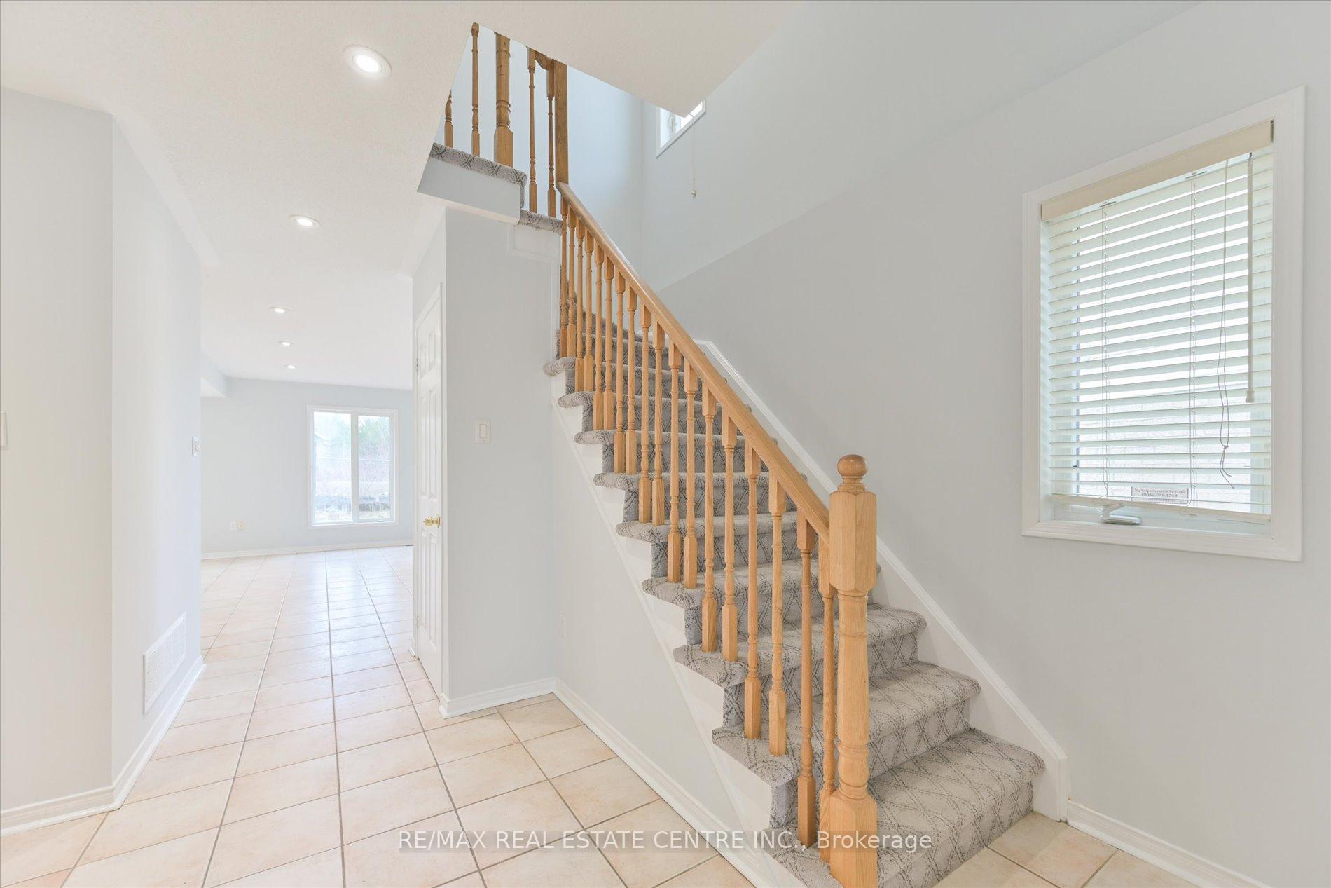 Photo 5 of 602 Amaretto Avenue, Pickering, Amberlea — HOMEH