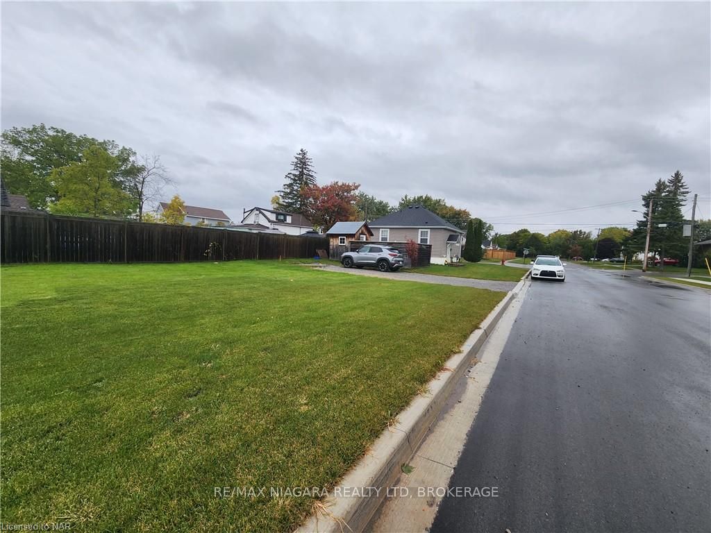 Photo 3 of 45 Thorold Road, Welland, Prince Charles — HOMEH