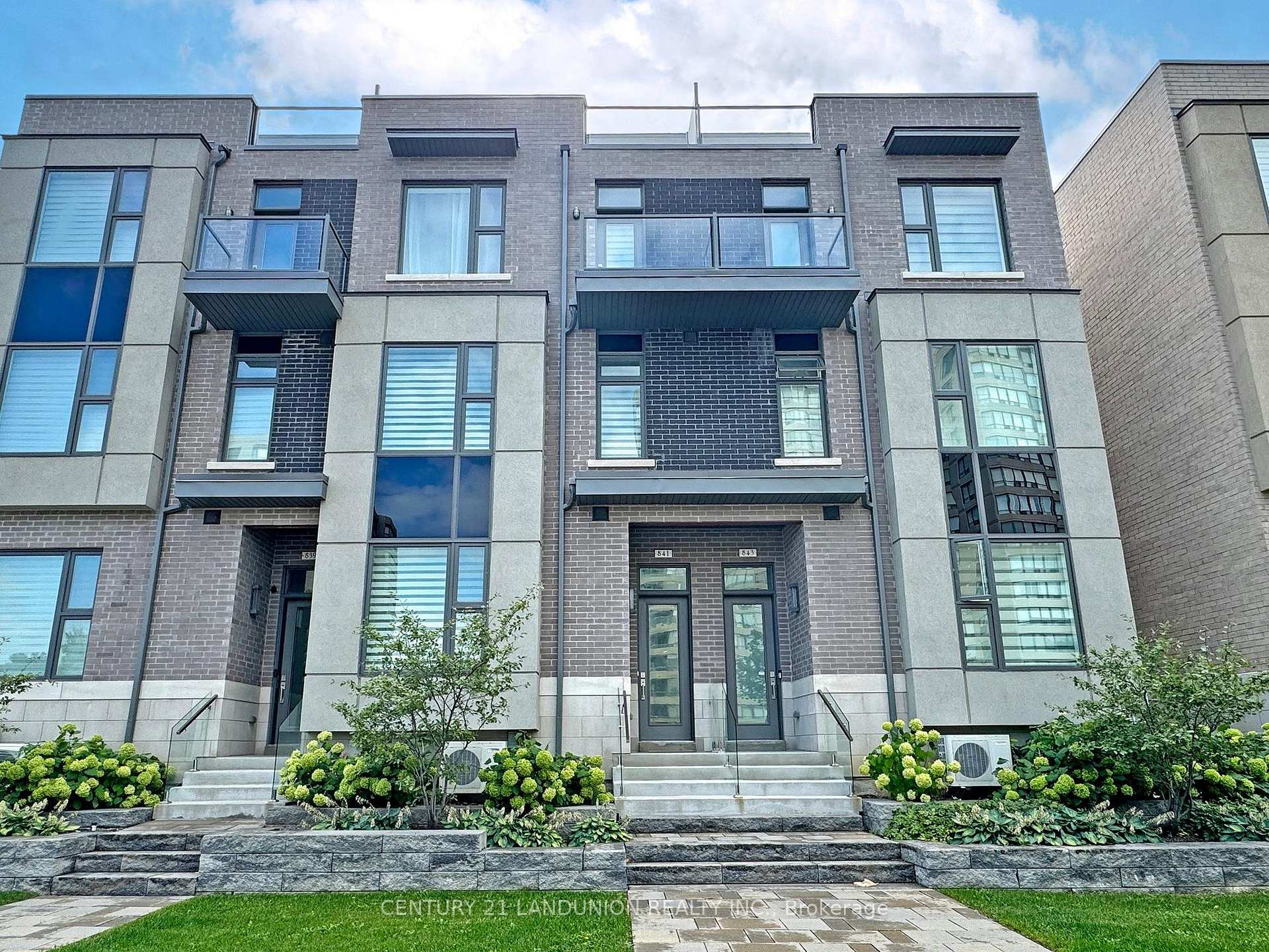 Front of 841 Clark Avenue W