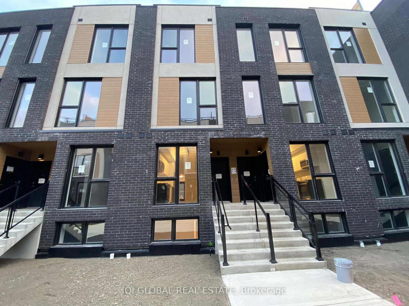 Front of Unit 12, 178 Clonmore Dr N