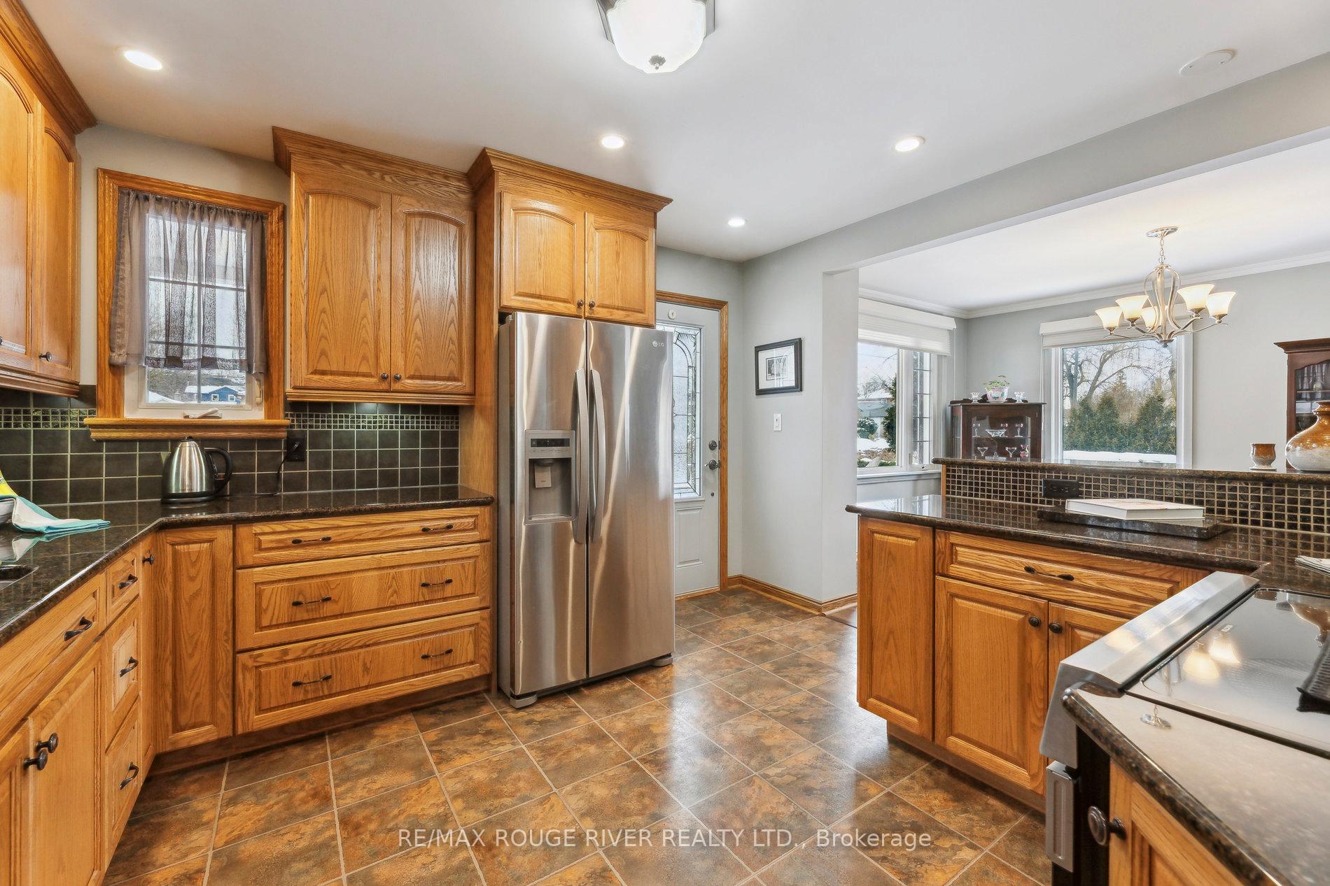 Photo 8 of 721 Victory Drive, Pickering, West Shore — HOMEH