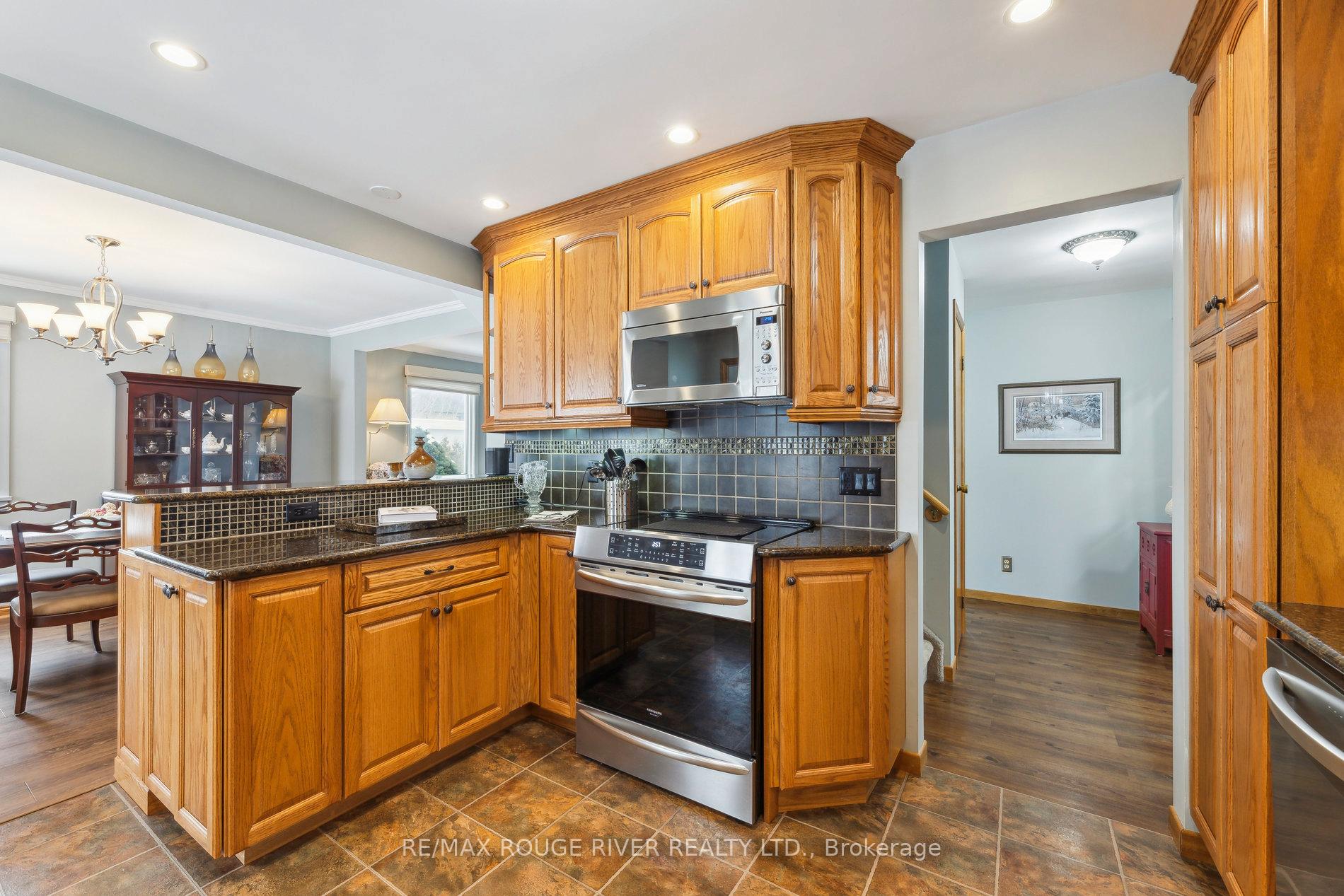 Photo 9 of 721 Victory Drive, Pickering, West Shore — HOMEH