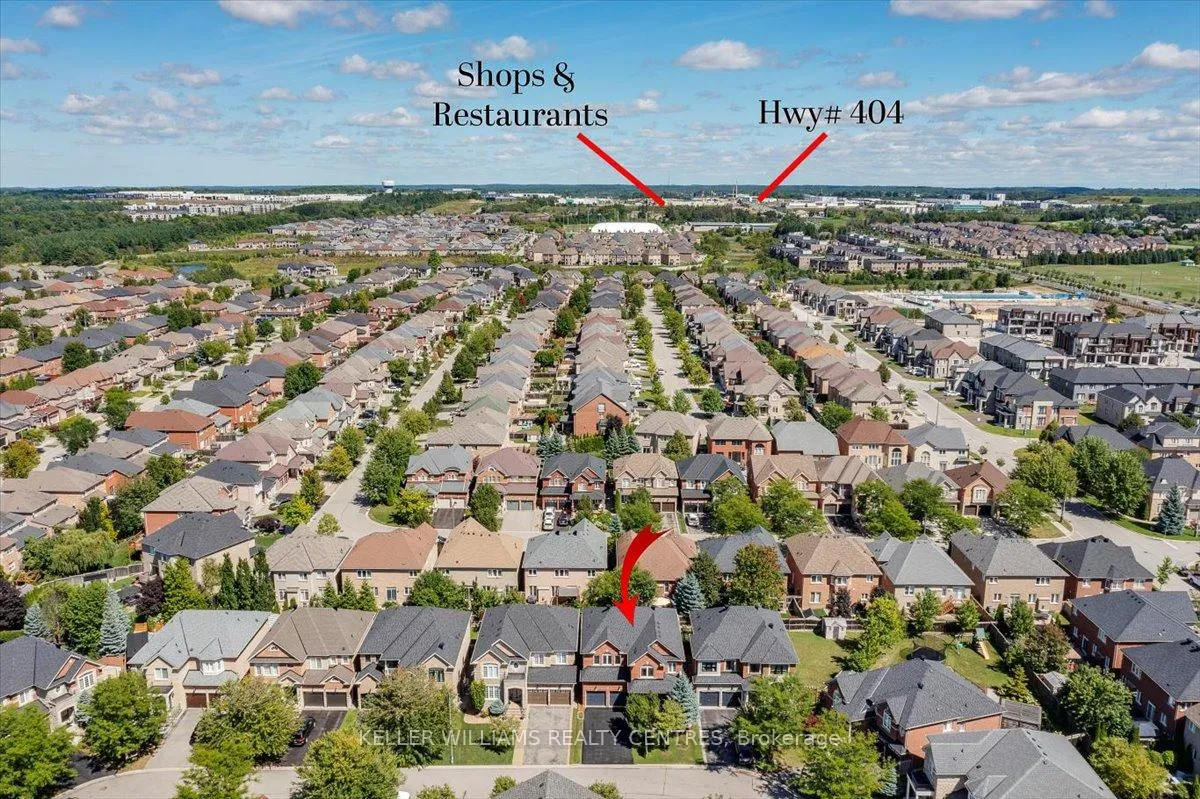 Photo 2 of 47 Ames Crescent, Aurora, Bayview Northeast — HOMEH