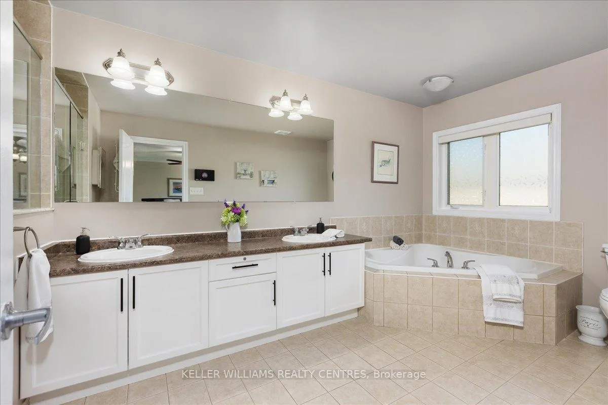 Photo 24 of 47 Ames Crescent, Aurora, Bayview Northeast — HOMEH
