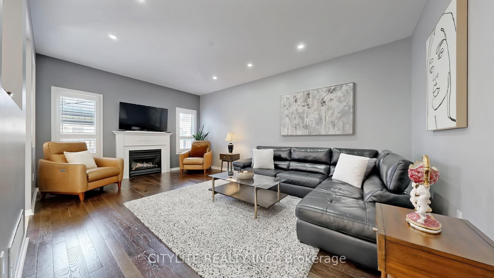 Photo 4 of 18 Barden Crescent, Ajax, Northeast Ajax — HOMEH
