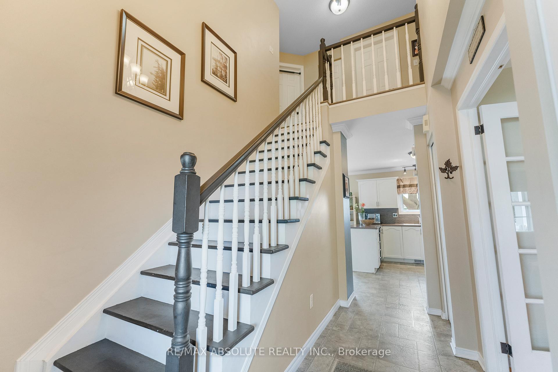 Photo 4 of 10 Gardner Street, Arnprior — HOMEH