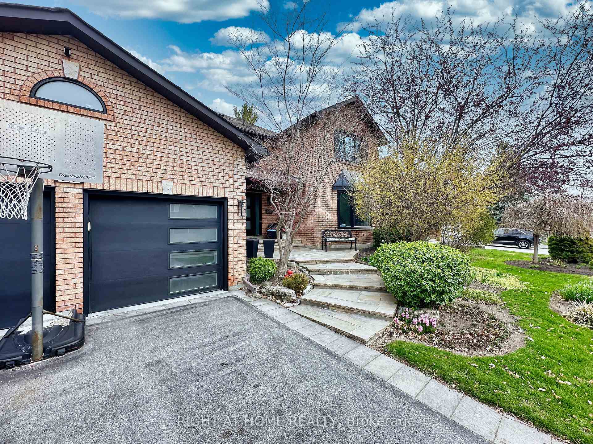 Photo 1 of 60 Helena Gardens, Vaughan, Crestwood-Springfarm-Yorkhill — HOMEH