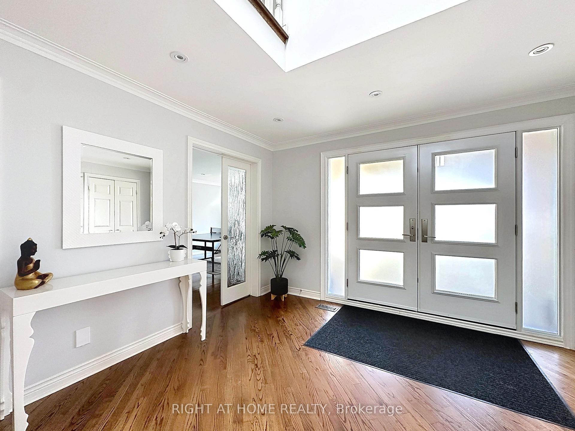 Photo 3 of 60 Helena Gardens, Vaughan, Crestwood-Springfarm-Yorkhill — HOMEH