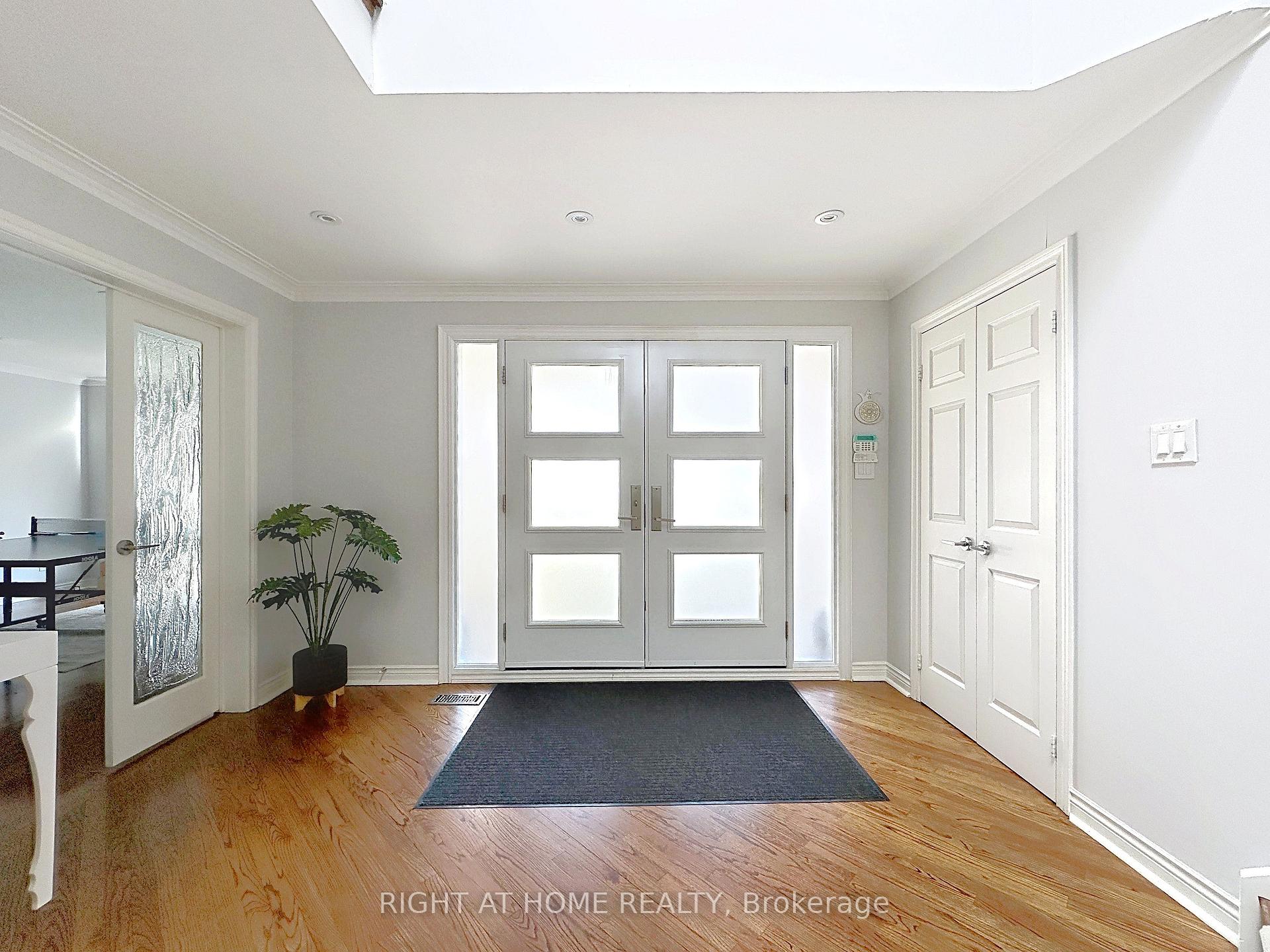 Photo 5 of 60 Helena Gardens, Vaughan, Crestwood-Springfarm-Yorkhill — HOMEH