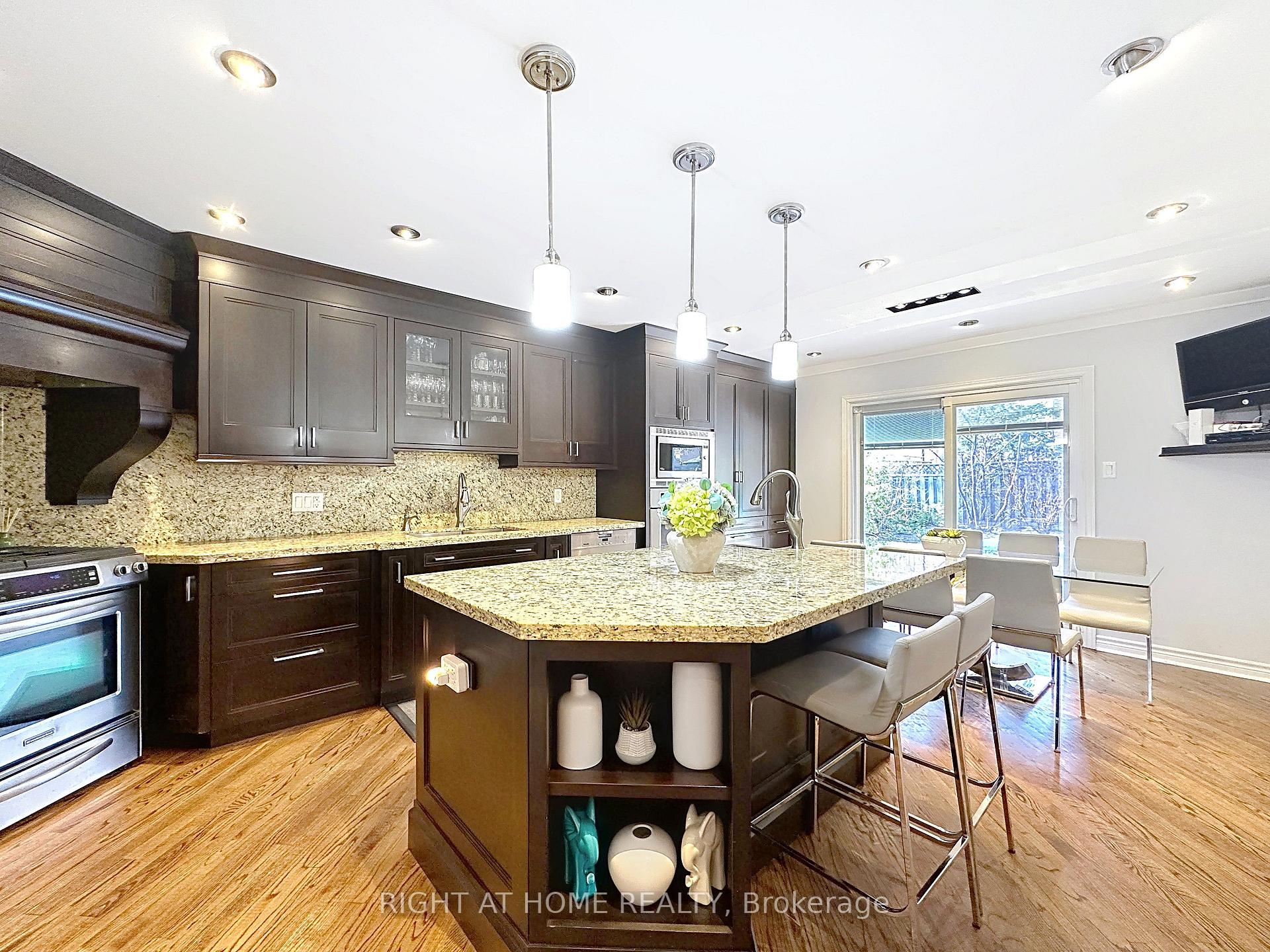 Photo 7 of 60 Helena Gardens, Vaughan, Crestwood-Springfarm-Yorkhill — HOMEH