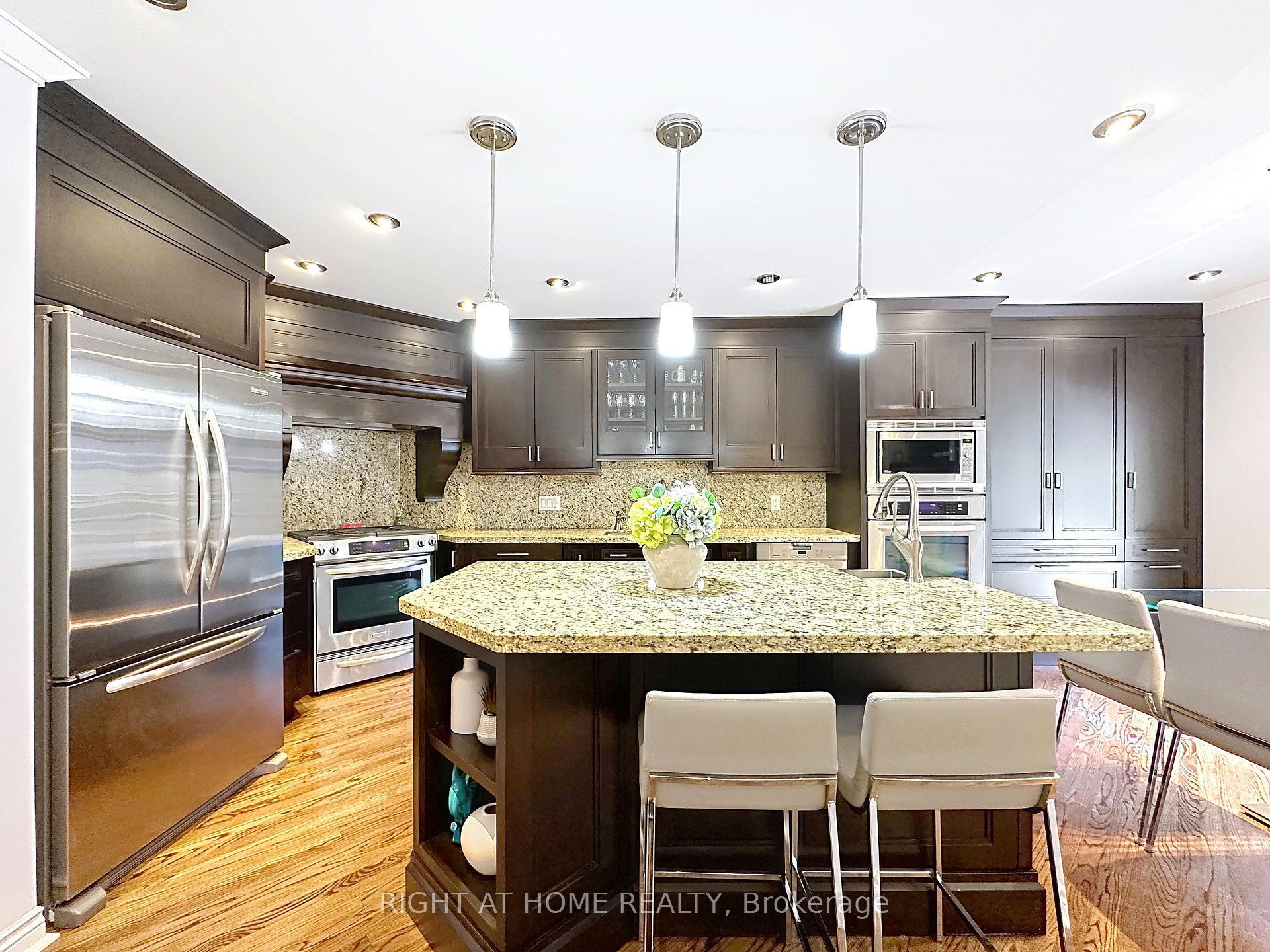 Photo 8 of 60 Helena Gardens, Vaughan, Crestwood-Springfarm-Yorkhill — HOMEH