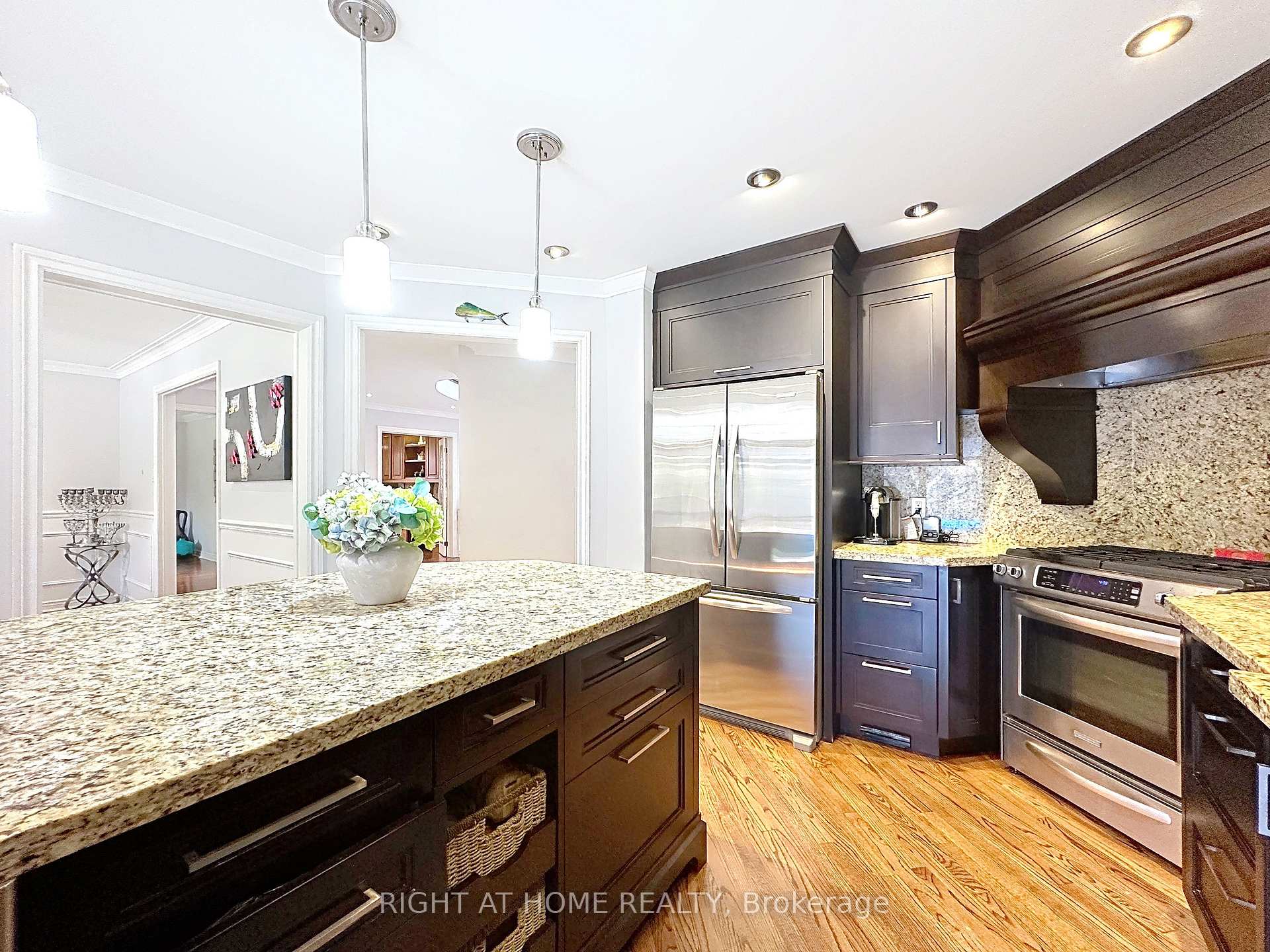 Photo 9 of 60 Helena Gardens, Vaughan, Crestwood-Springfarm-Yorkhill — HOMEH