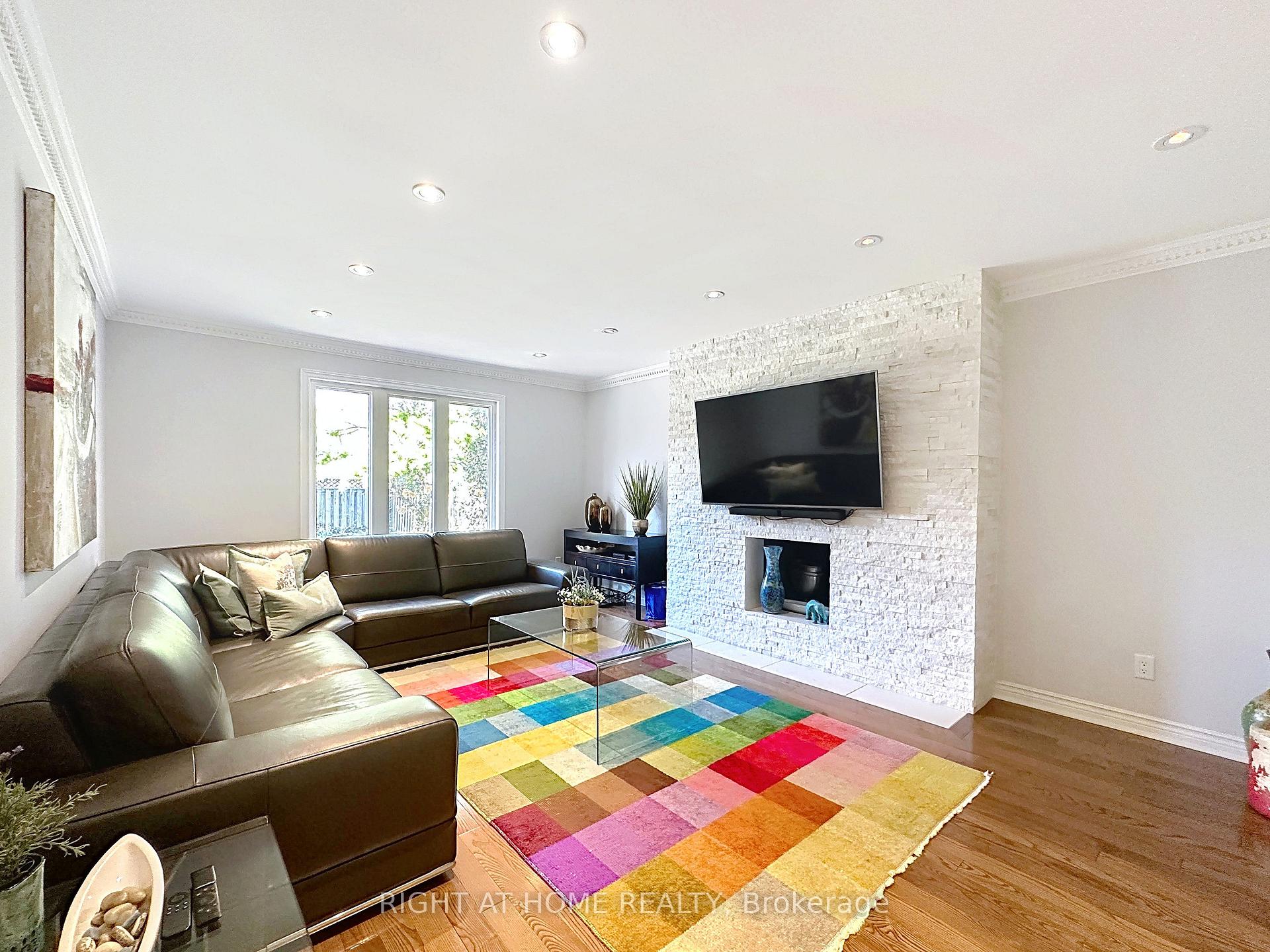 Photo 18 of 60 Helena Gardens, Vaughan, Crestwood-Springfarm-Yorkhill — HOMEH