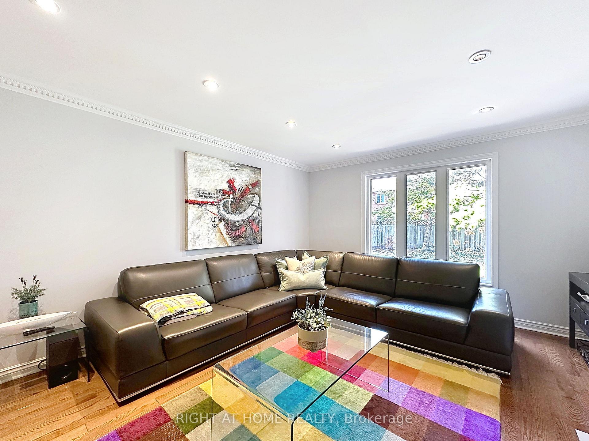 Photo 19 of 60 Helena Gardens, Vaughan, Crestwood-Springfarm-Yorkhill — HOMEH