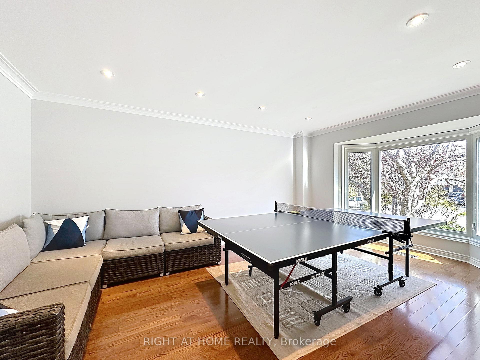 Photo 22 of 60 Helena Gardens, Vaughan, Crestwood-Springfarm-Yorkhill — HOMEH