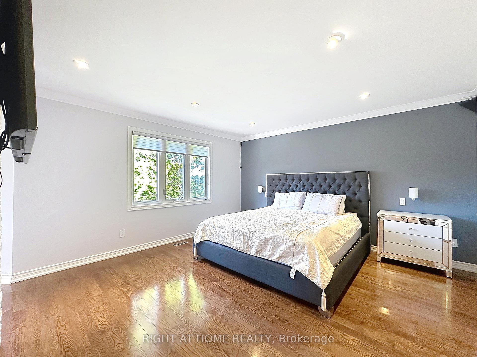 Photo 27 of 60 Helena Gardens, Vaughan, Crestwood-Springfarm-Yorkhill — HOMEH