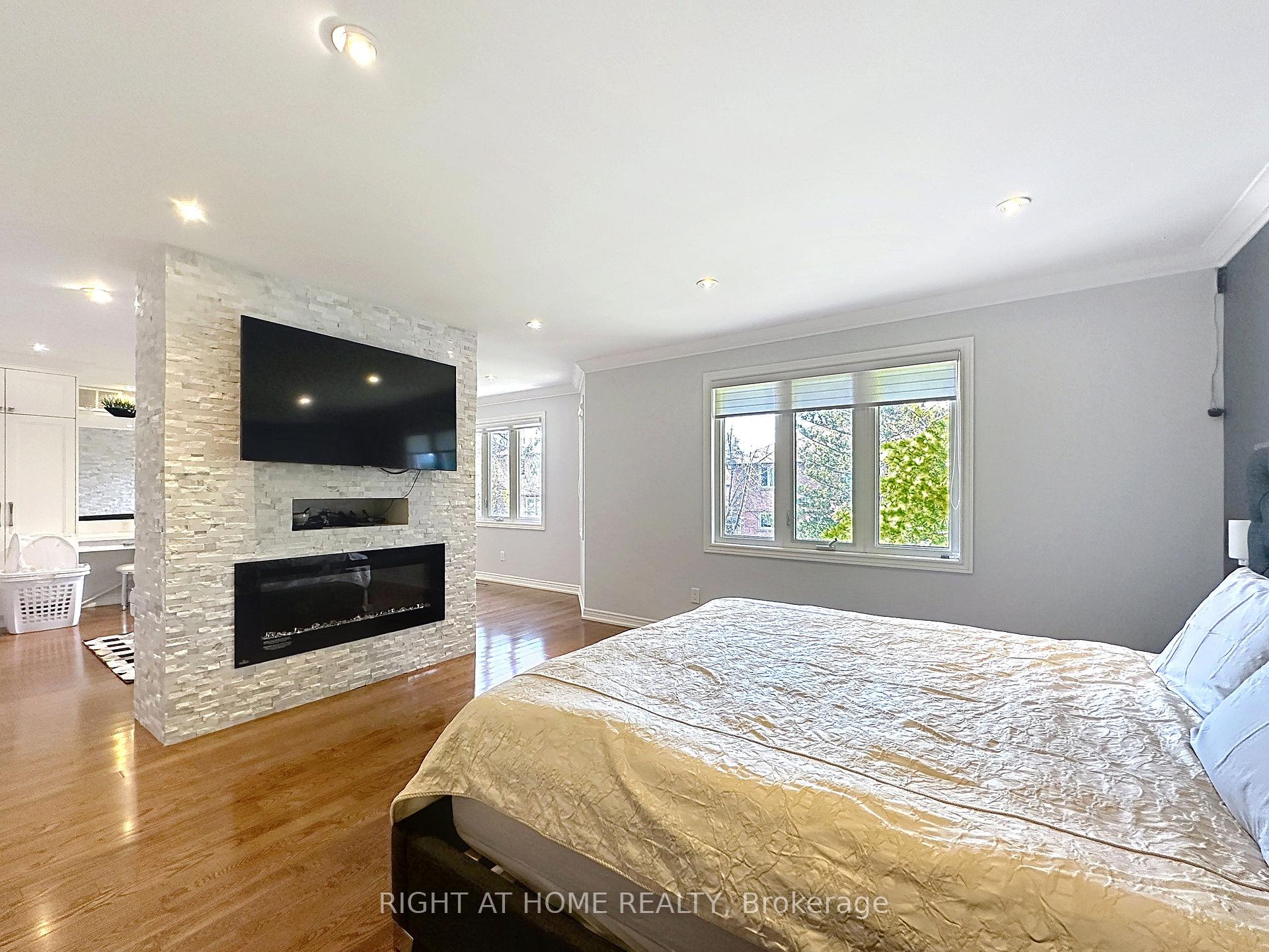 Photo 28 of 60 Helena Gardens, Vaughan, Crestwood-Springfarm-Yorkhill — HOMEH