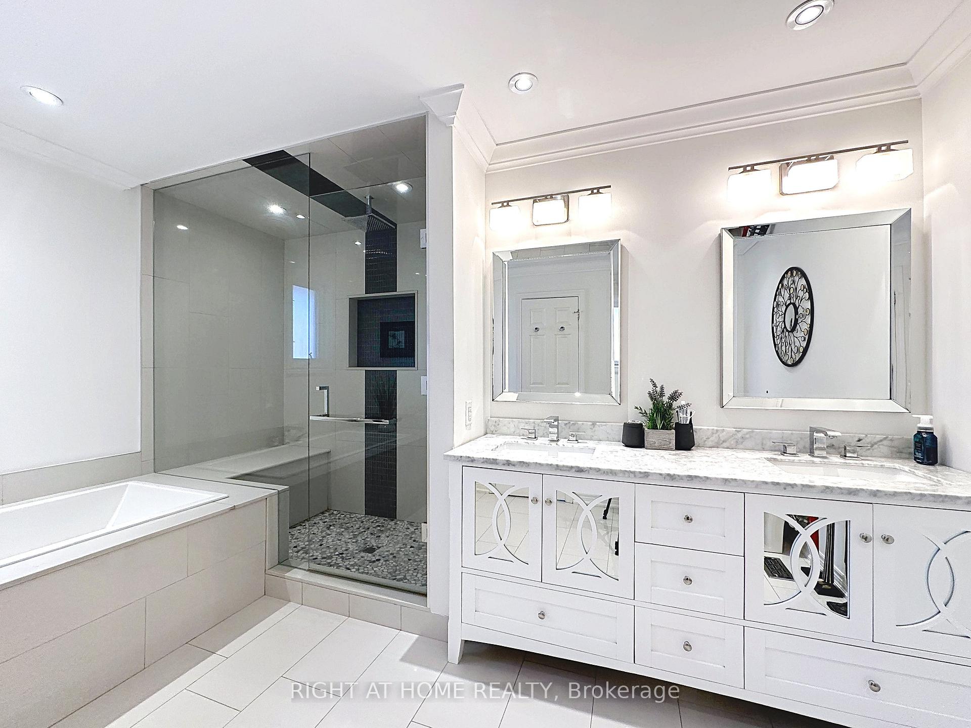 Photo 30 of 60 Helena Gardens, Vaughan, Crestwood-Springfarm-Yorkhill — HOMEH