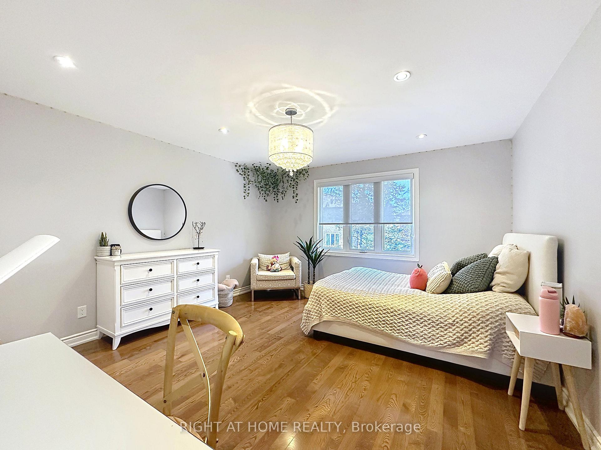 Photo 35 of 60 Helena Gardens, Vaughan, Crestwood-Springfarm-Yorkhill — HOMEH