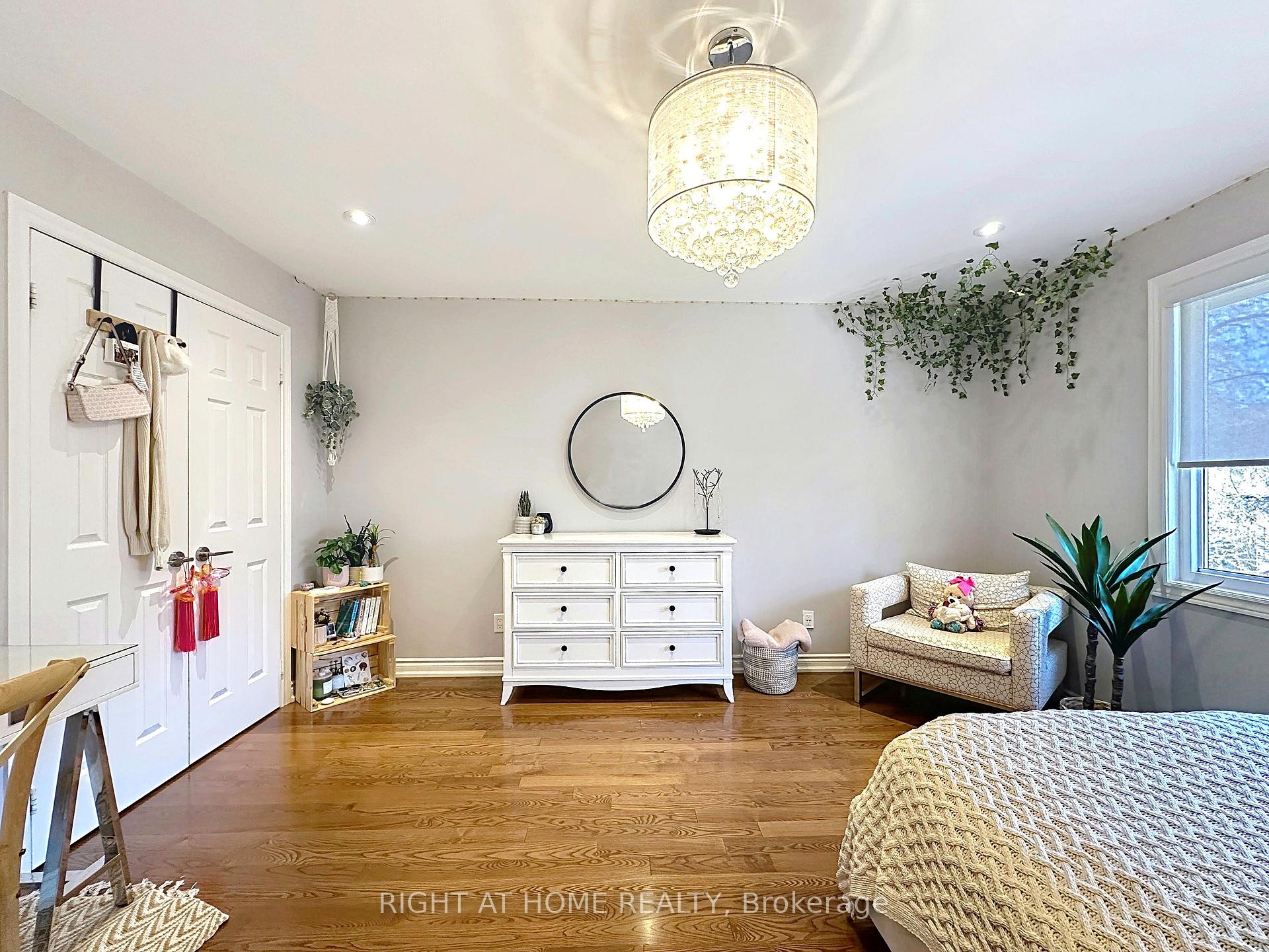 Photo 36 of 60 Helena Gardens, Vaughan, Crestwood-Springfarm-Yorkhill — HOMEH